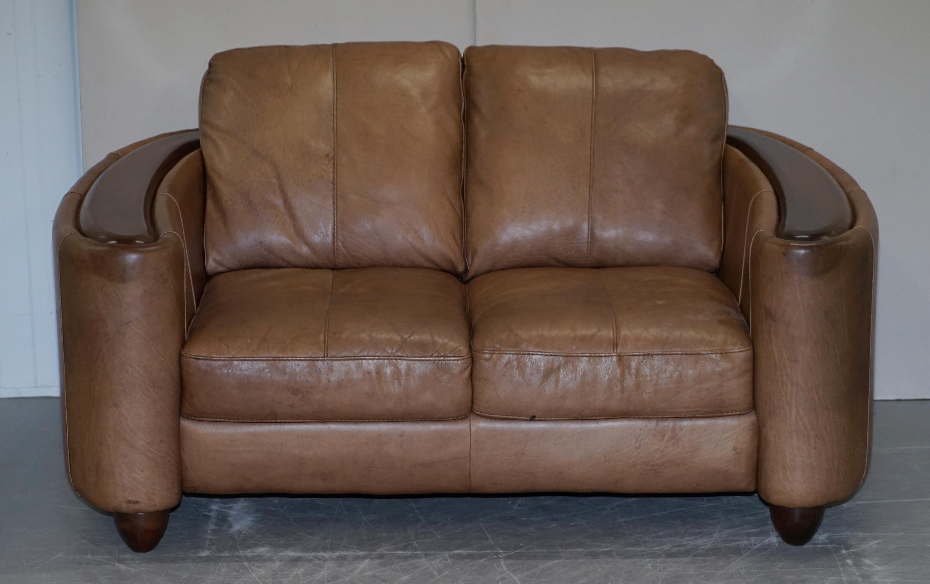 We are delighted to offer for sale this lovely vintage Art Deco style aged brown leather club sofa with polished mahogany arms

This is very stylish, exceptionally comfortable and well made, the leather is fully aniline which is upholstered plain