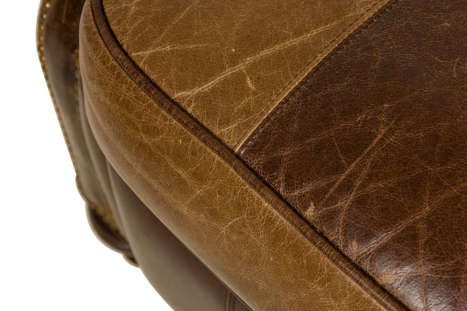 Poltrona reclinabile contemporanea in pelle marrone con chiodi in ottone in vendita 1