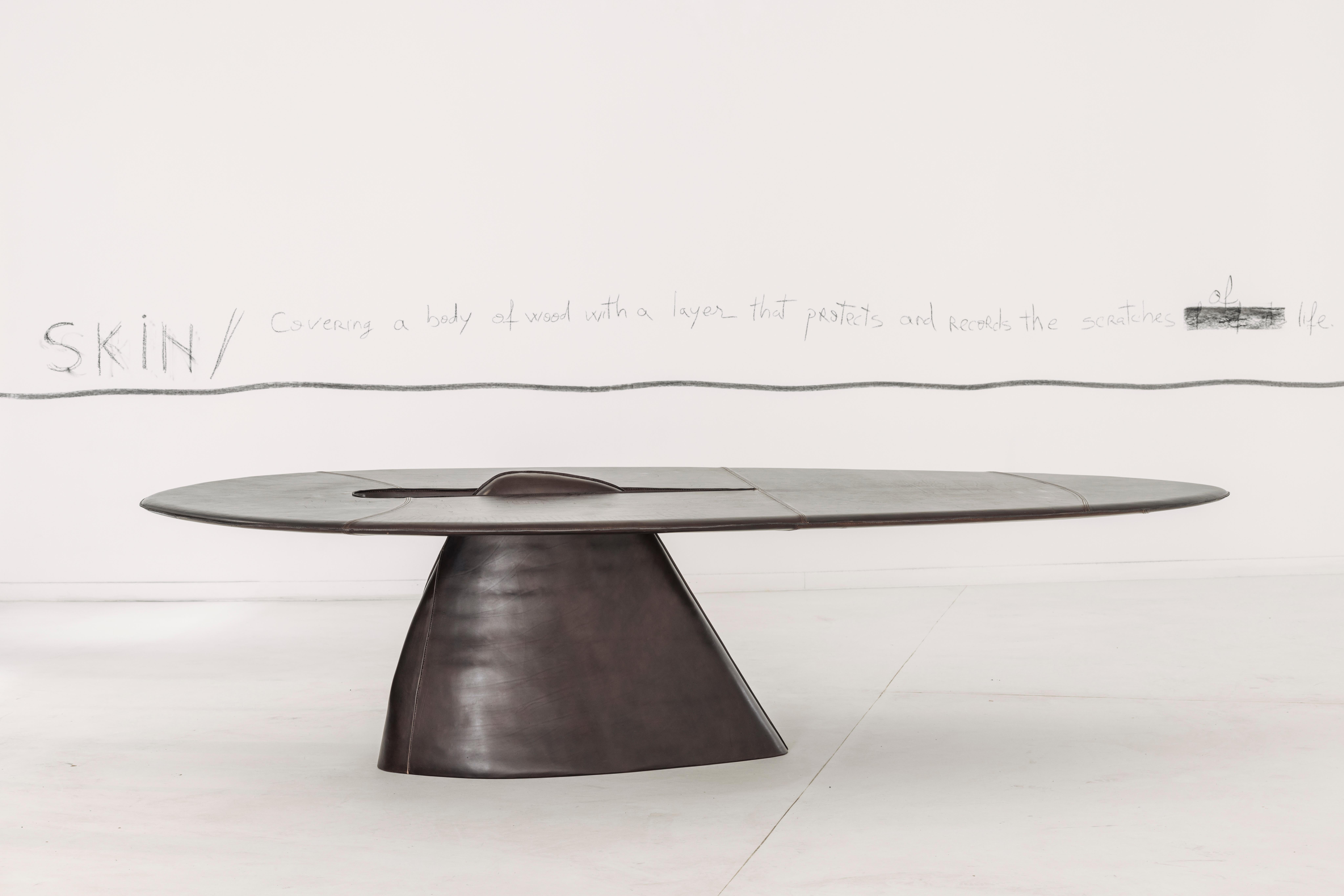 Table de salle à manger Pico contemporaine garnie de cuir Brown Neuf - En vente à 1204, CH