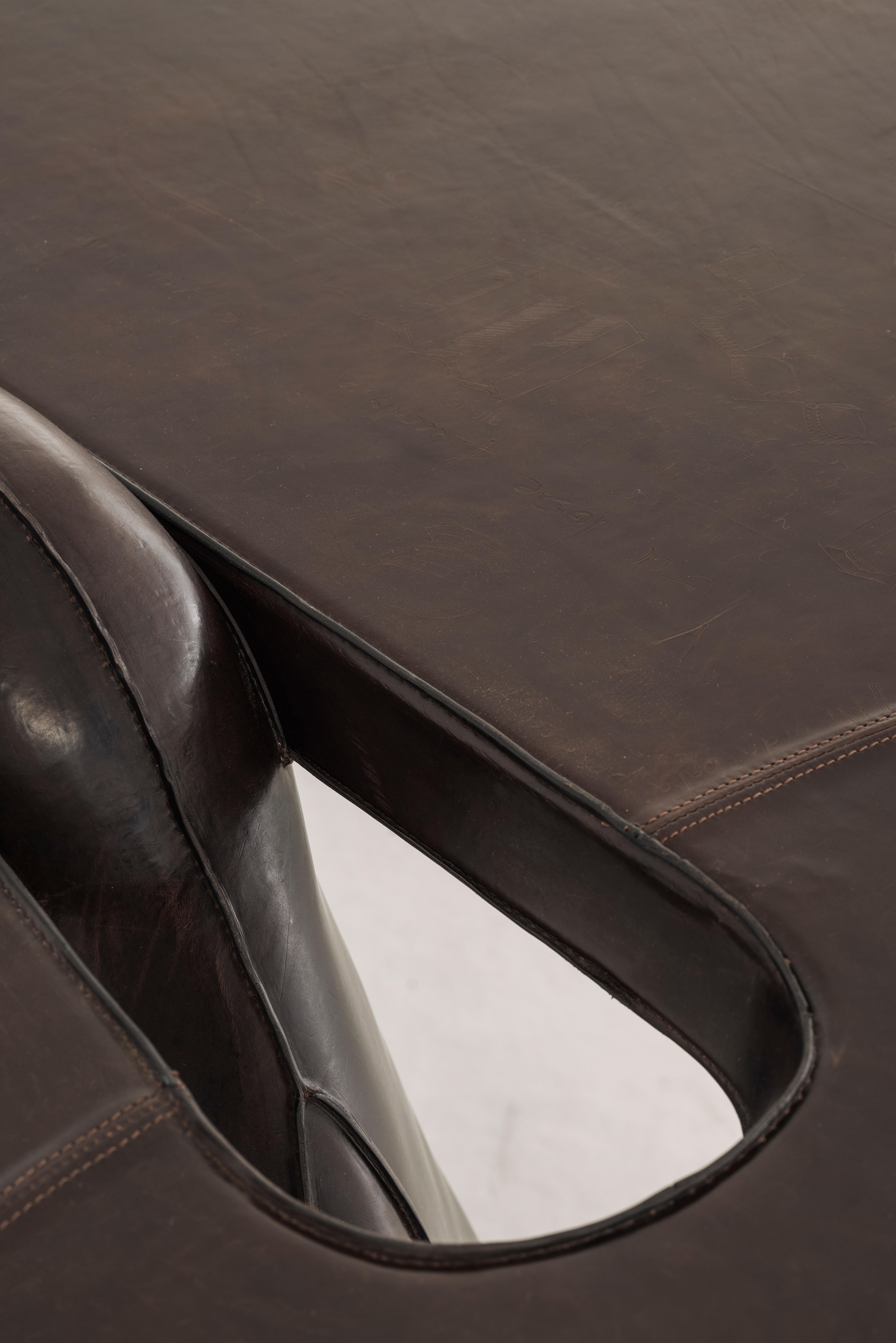 XXIe siècle et contemporain Table de salle à manger Pico contemporaine garnie de cuir Brown en vente