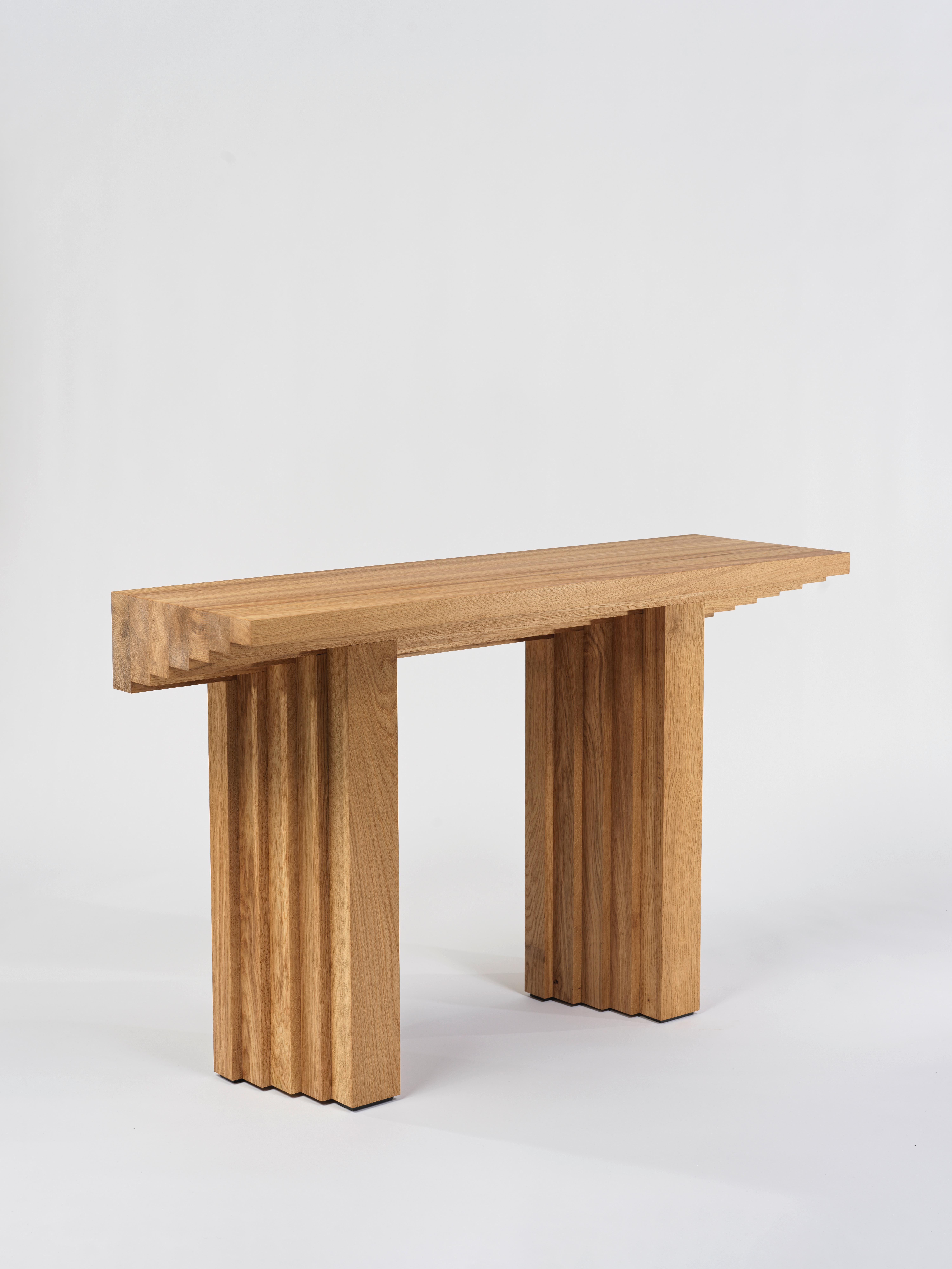 Belge Console Ater contemporaine en bois de chêne massif Brown par Tim Vranken en vente