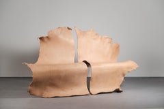 Sedie contemporanee in pelle di bufalo marrone acqua Atribut di Jordi Ribaudí