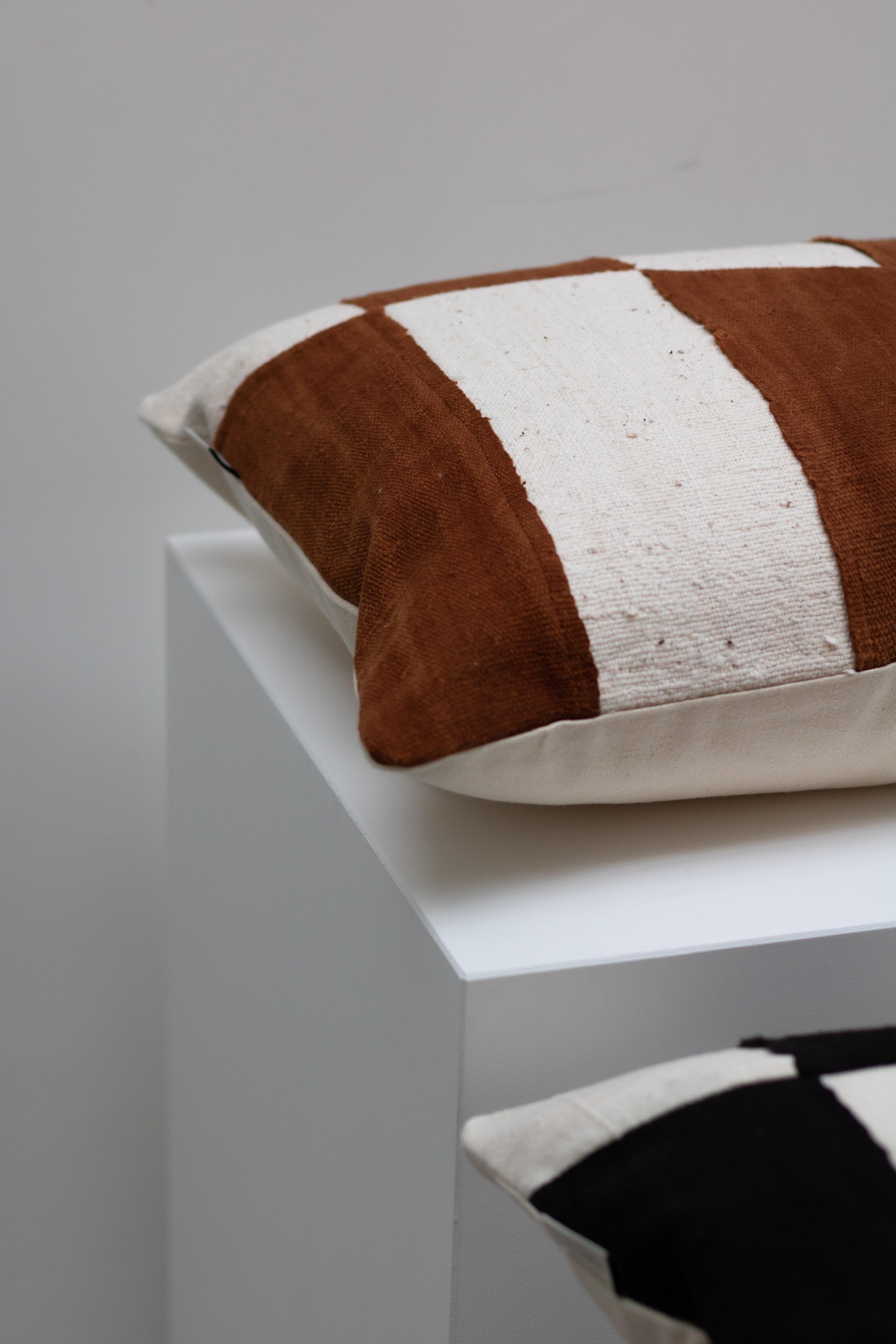Woven Contemporary Brown & White Cushion Cover from Handwoven Malian Cotton Fabrics For Sale