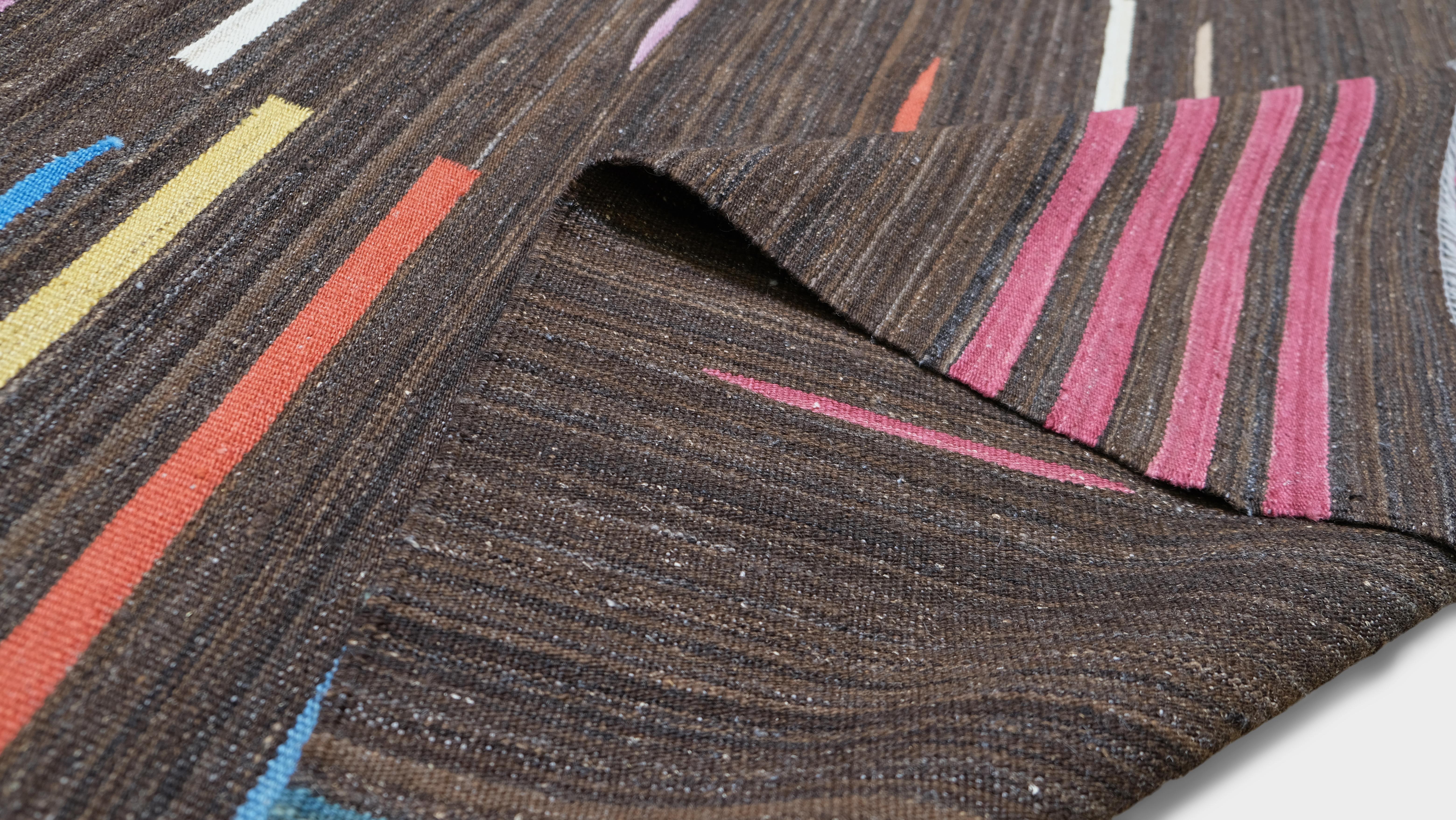 Kilim de Lana Contemporáneo Marrón con Acentos Lineales Multicolor 9'2''x12'4'' en Nuevo estado para la venta en Torrance, CA