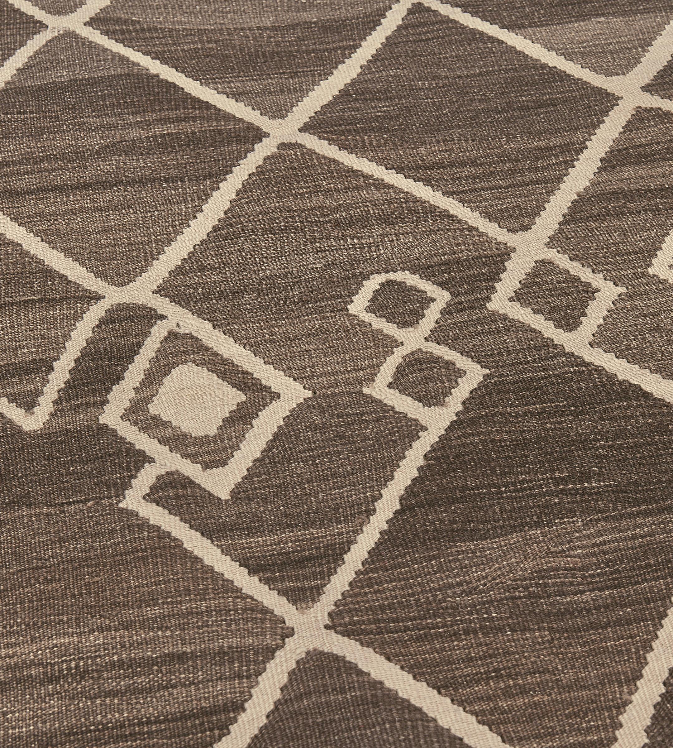 Contemporary Brown Wool Moroccan-Inspired Kilim Rug In New Condition For Sale In West Hollywood, CA