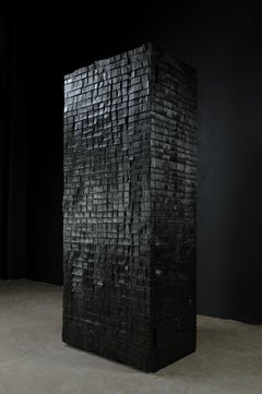 Armario Contemporáneo Brutalista de Roble Macizo, Negro