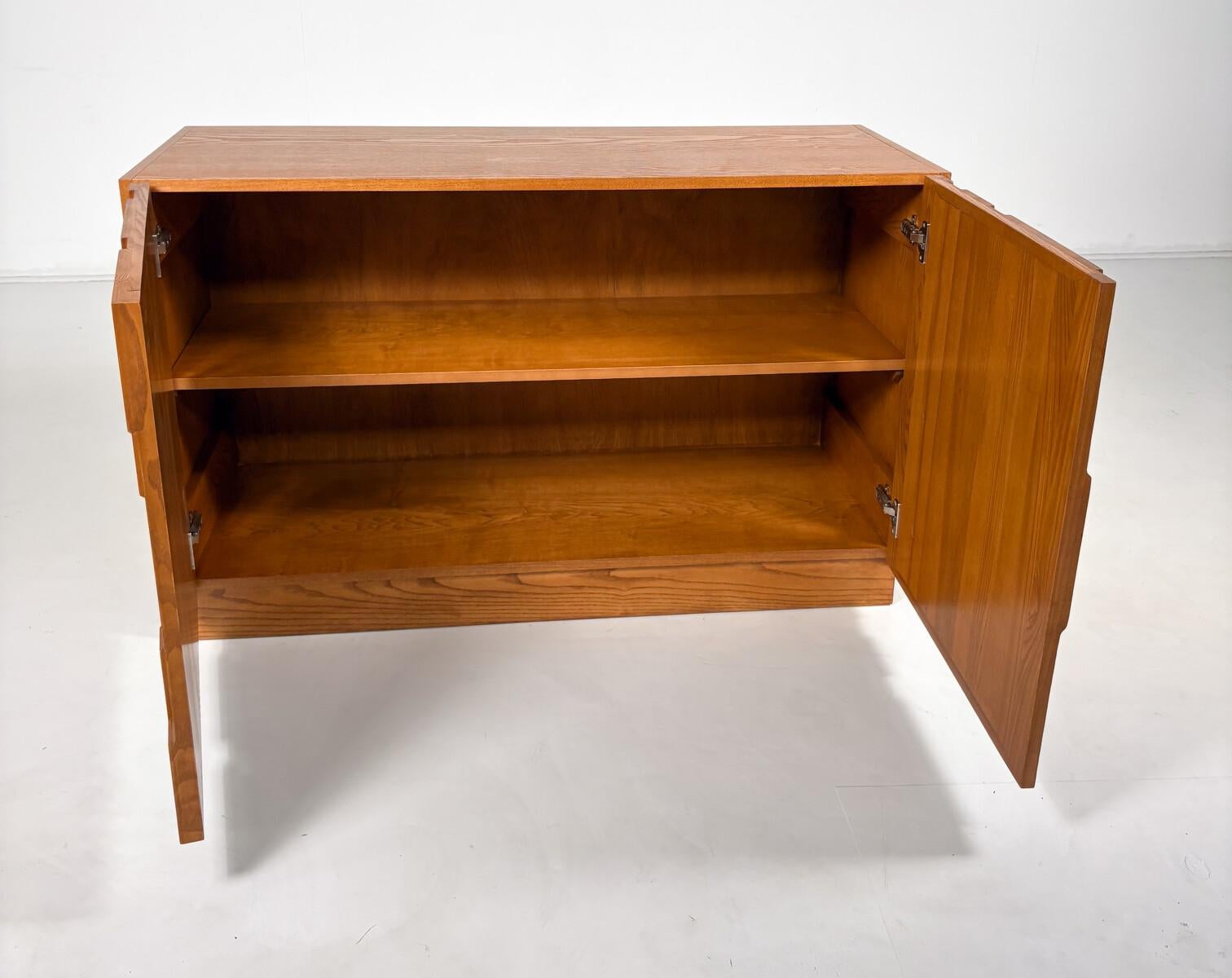 Zeitgenössisches brutalistisches Sideboard, Italien (Italienisch) im Angebot
