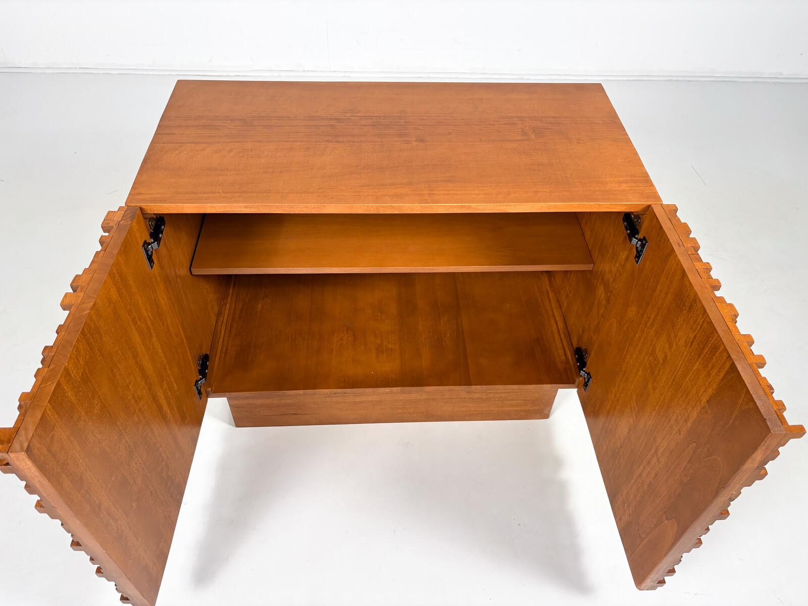Zeitgenössisches brutalistisches Sideboard, Italien im Angebot 2