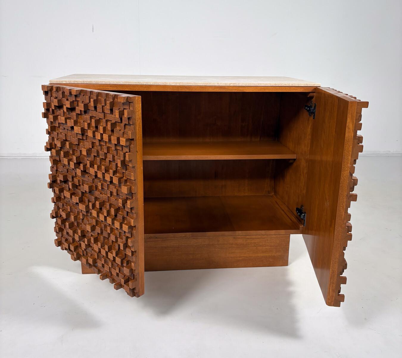 Buffet brutaliste contemporain avec plateau en travertin, Italie en vente 3