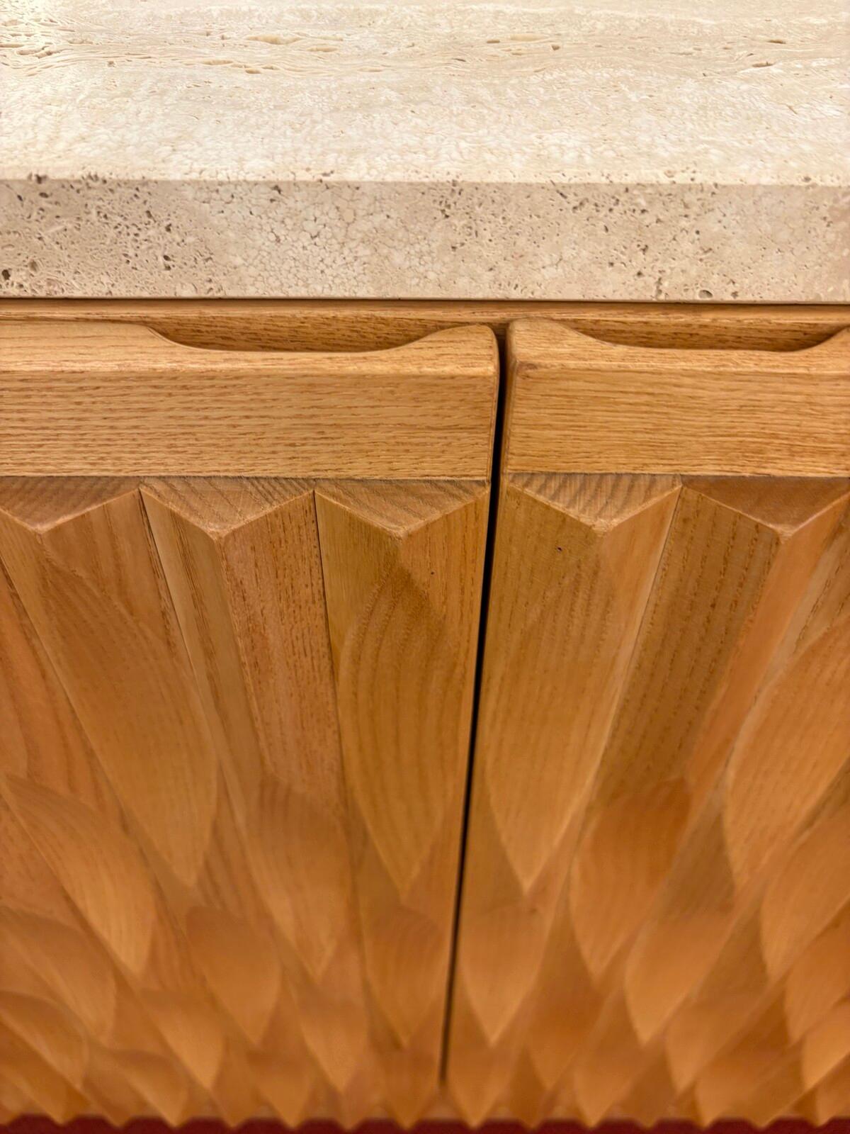 Contemporary Brutalist Sideboard, Wood and Travertine, Italy In Good Condition For Sale In Brussels, BE