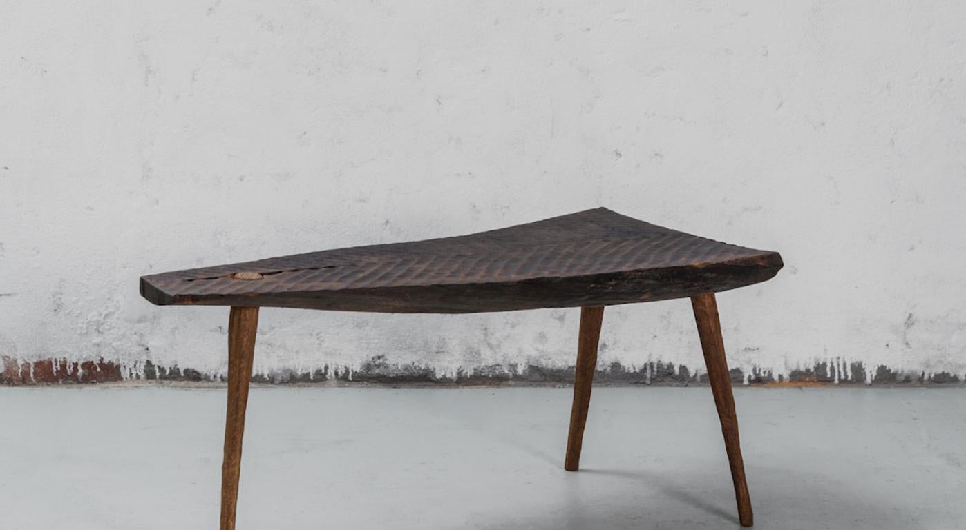Contemporary Brutalist Style Small Table #3 aus massiver Eiche und Leinöl (Russisch) im Angebot