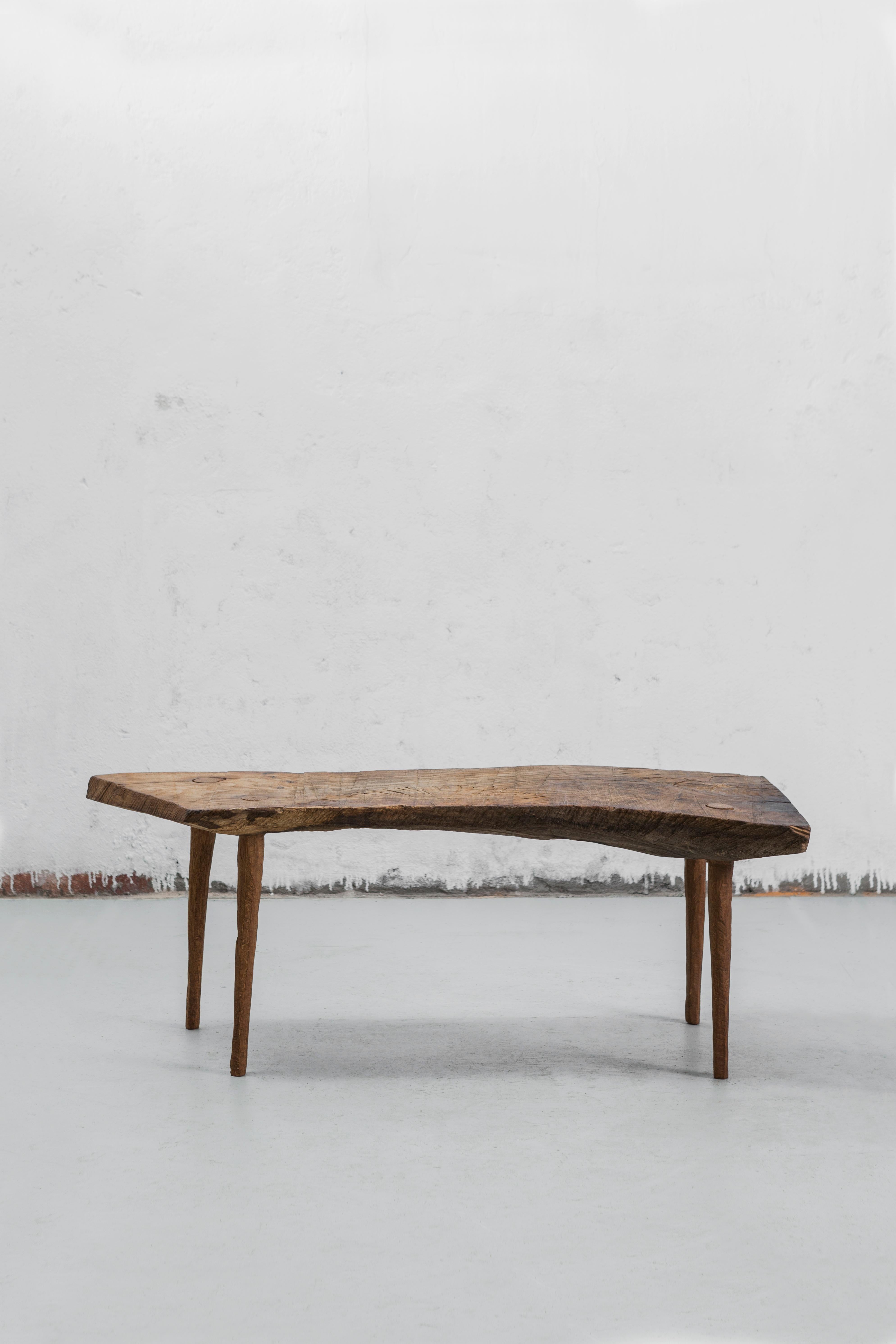Contemporary Brutalist Style Small Table #5 aus massiver Eiche und Leinöl (Brutalismus) im Angebot