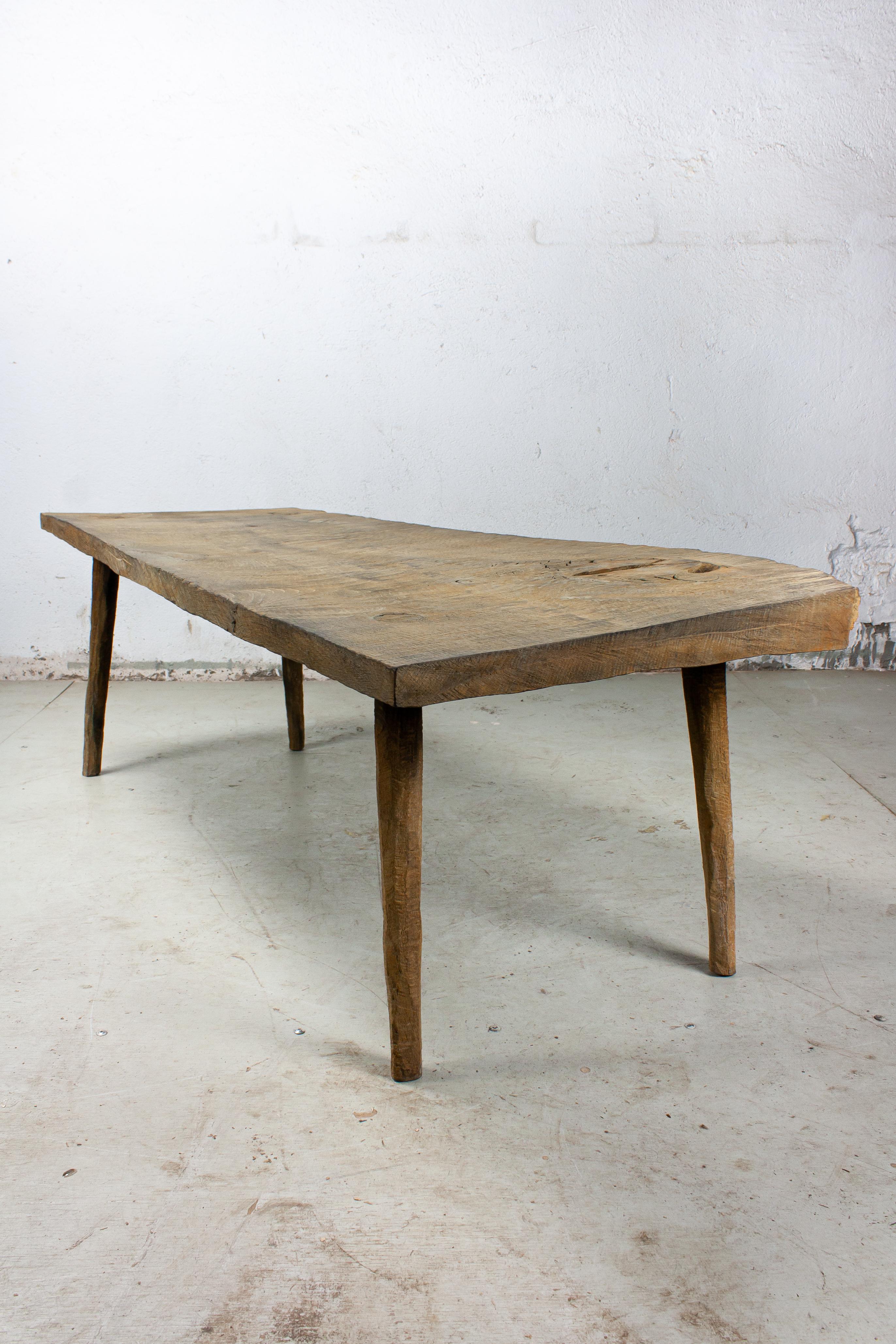 Contemporary Brutalist Style Small Table #6 in massiver Eiche und Leinöl (Brutalismus) im Angebot
