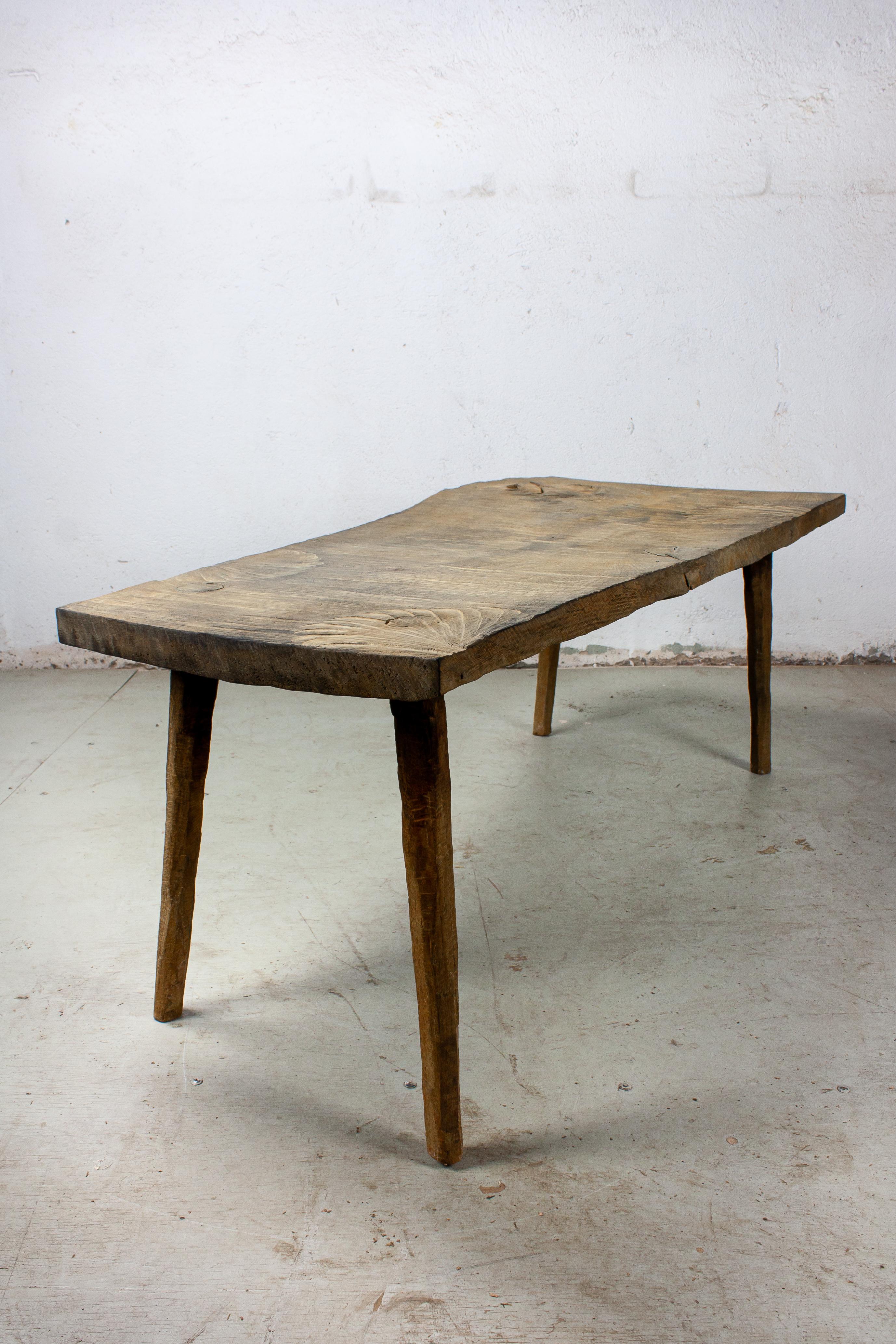 Contemporary Brutalist Style Small Table #6 in massiver Eiche und Leinöl im Zustand „Neu“ im Angebot in Paris, FR