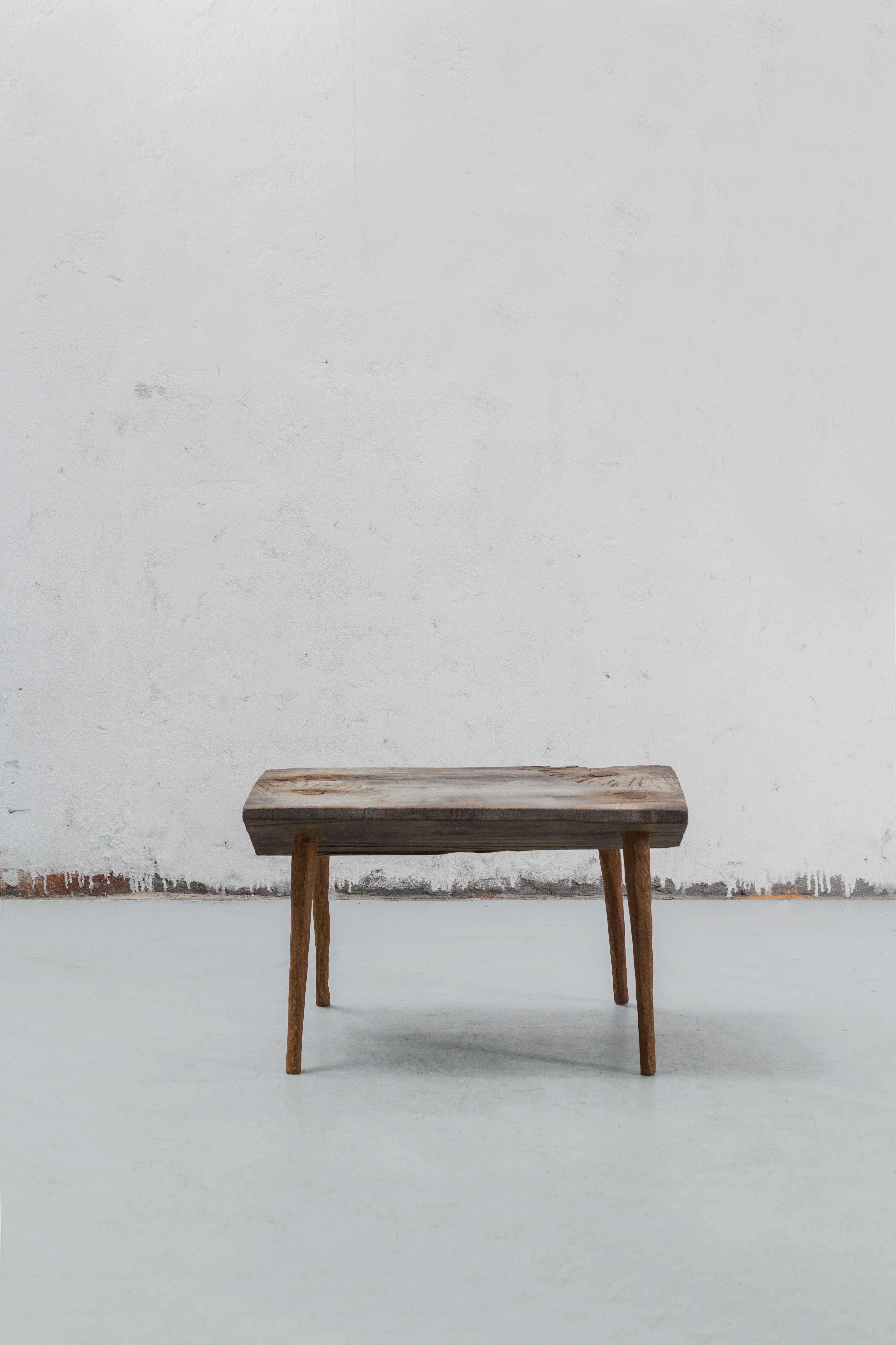 Contemporary Brutalist Style Small Table #9 in massiver Eiche und Leinöl im Zustand „Neu“ im Angebot in Paris, FR