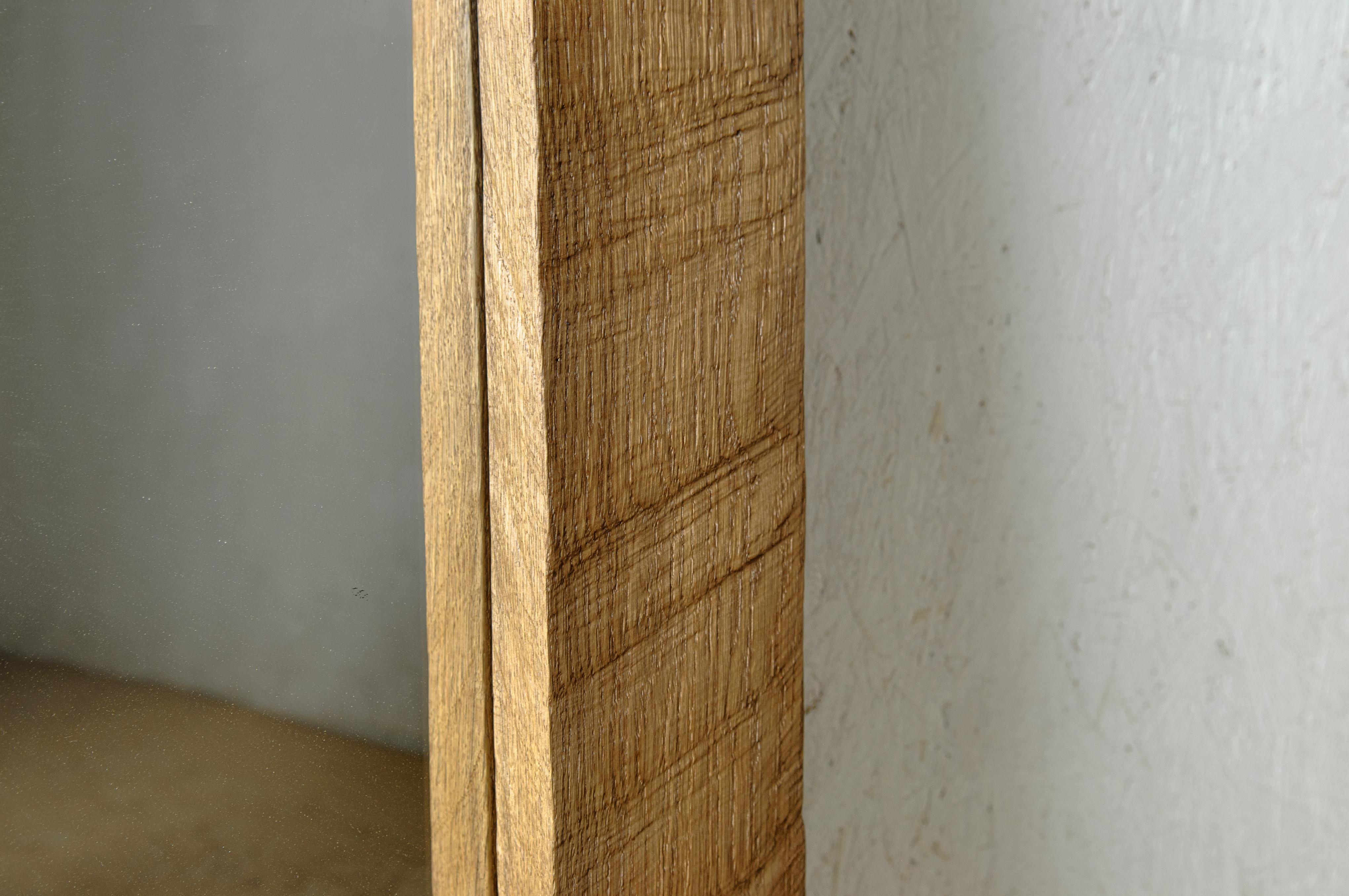 Brutalisme Miroir mural contemporain de style brutaliste en Oak Oak massif v2 en vente