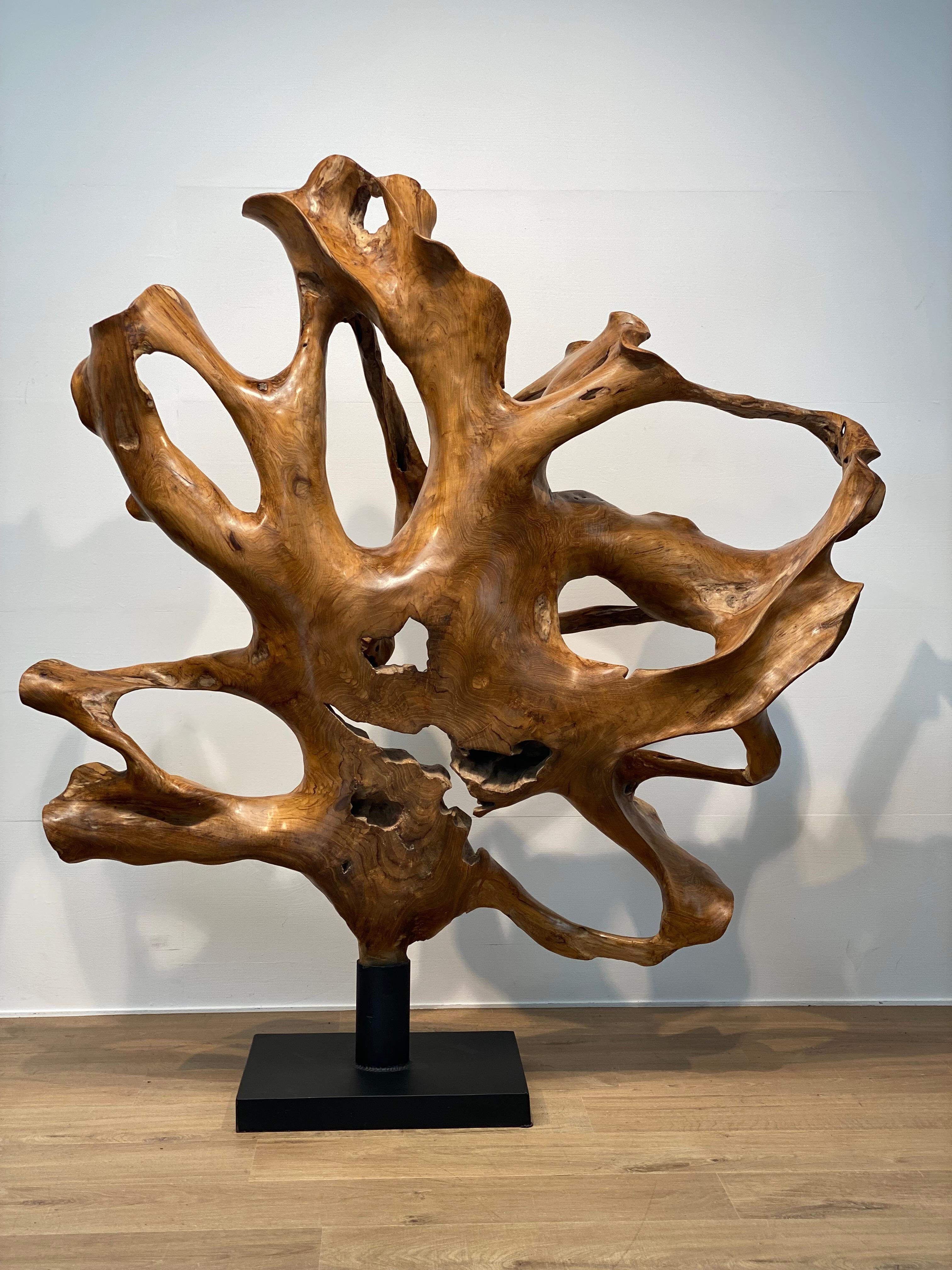Sculpture en bois contemporaine et brutaliste Excellent état - En vente à Schellebelle, BE