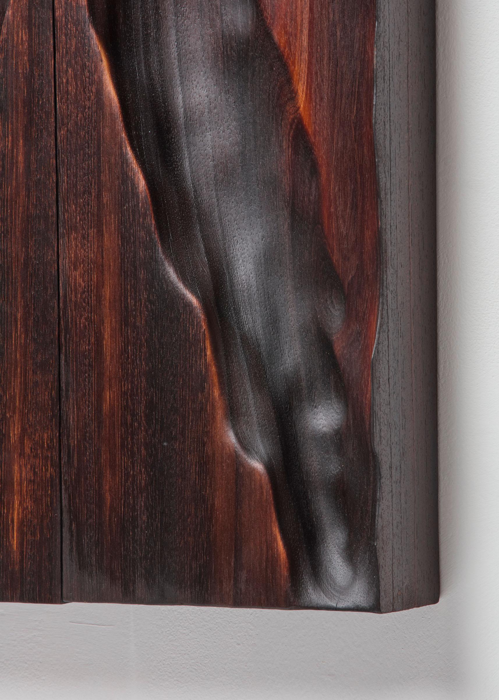 Zeitgenössisches gebranntes weiches holz Jacques by Katrien Doms (Handgeschnitzt) im Angebot