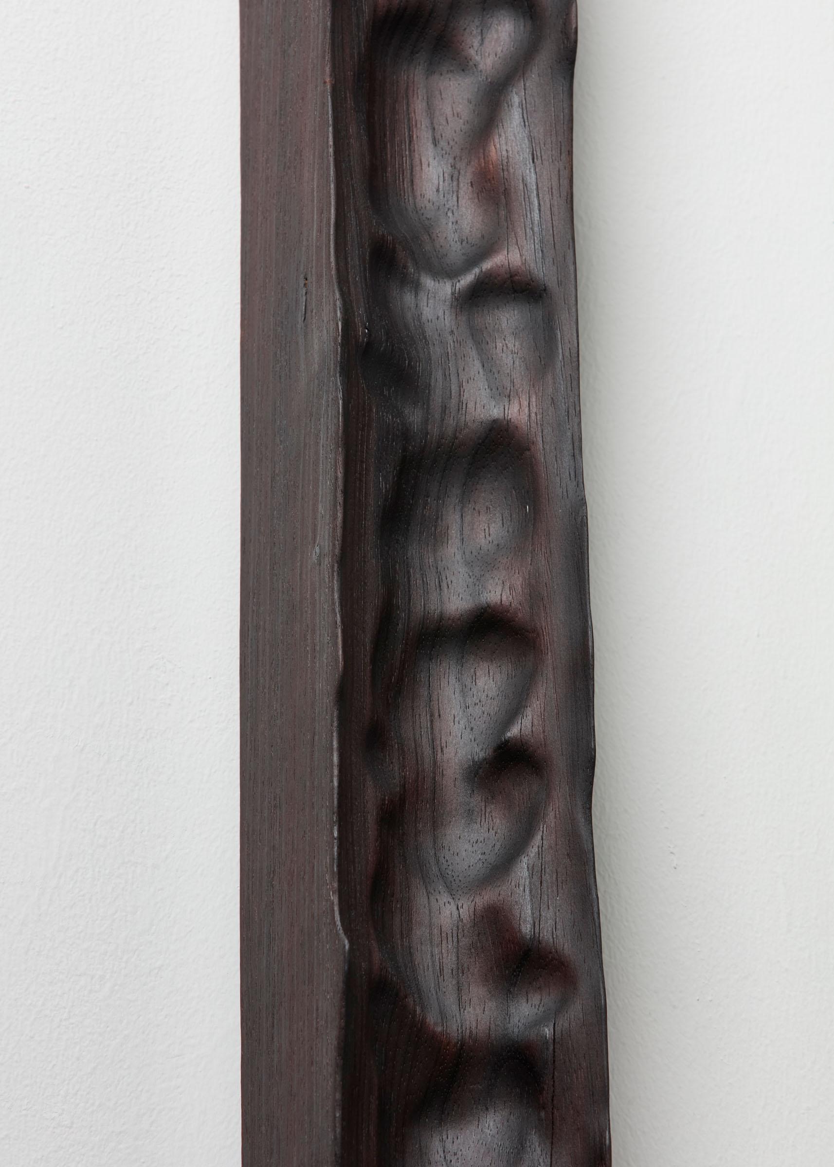 Zeitgenössisches gebranntes Weichholz The Guardian by Katrien Doms (21. Jahrhundert und zeitgenössisch) im Angebot