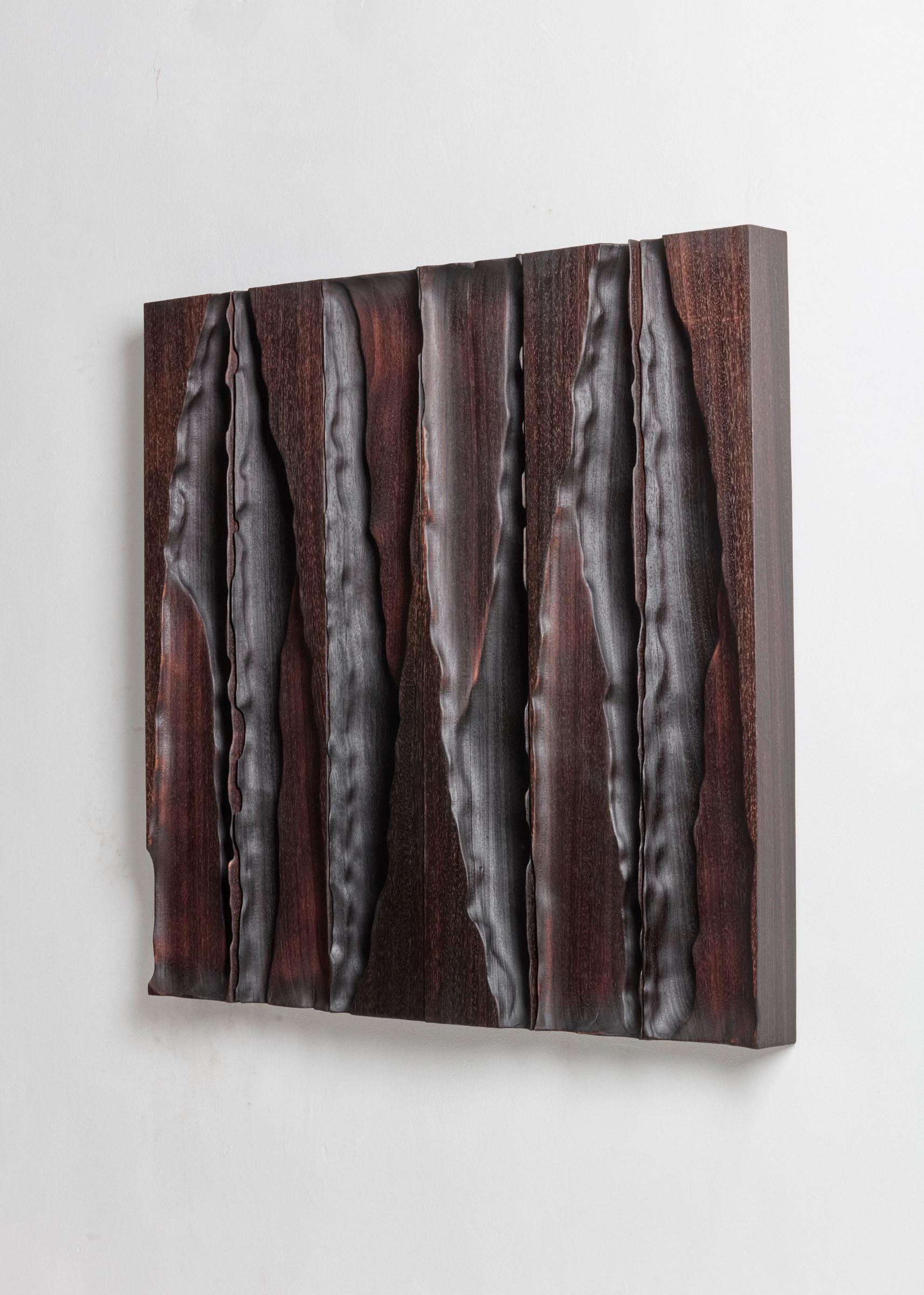 Zeitgenössisches gebranntes weiches holz Theodore by Katrien Doms (Handgeschnitzt) im Angebot