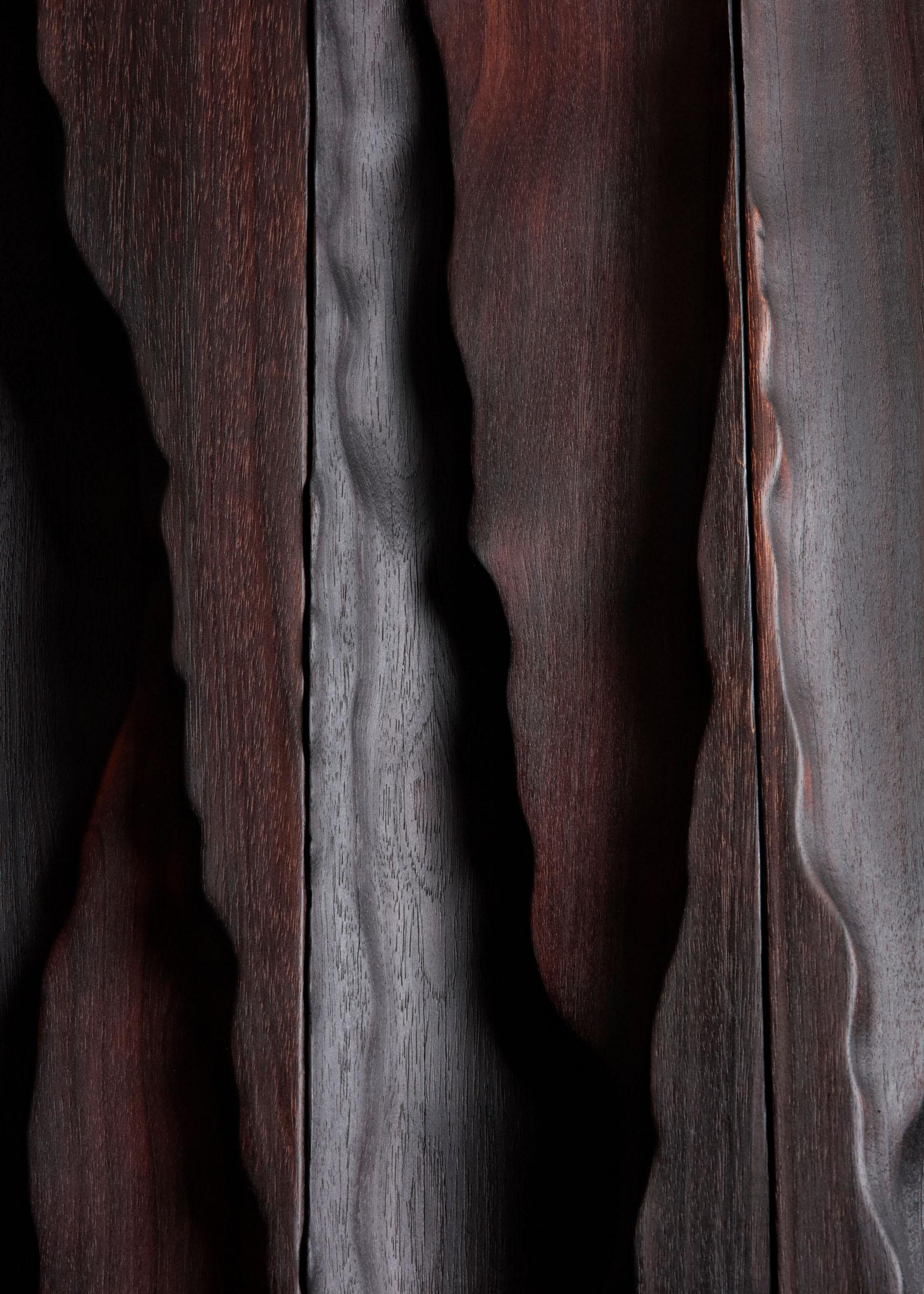 Zeitgenössisches gebranntes weiches holz Theodore by Katrien Doms (Weichholz) im Angebot