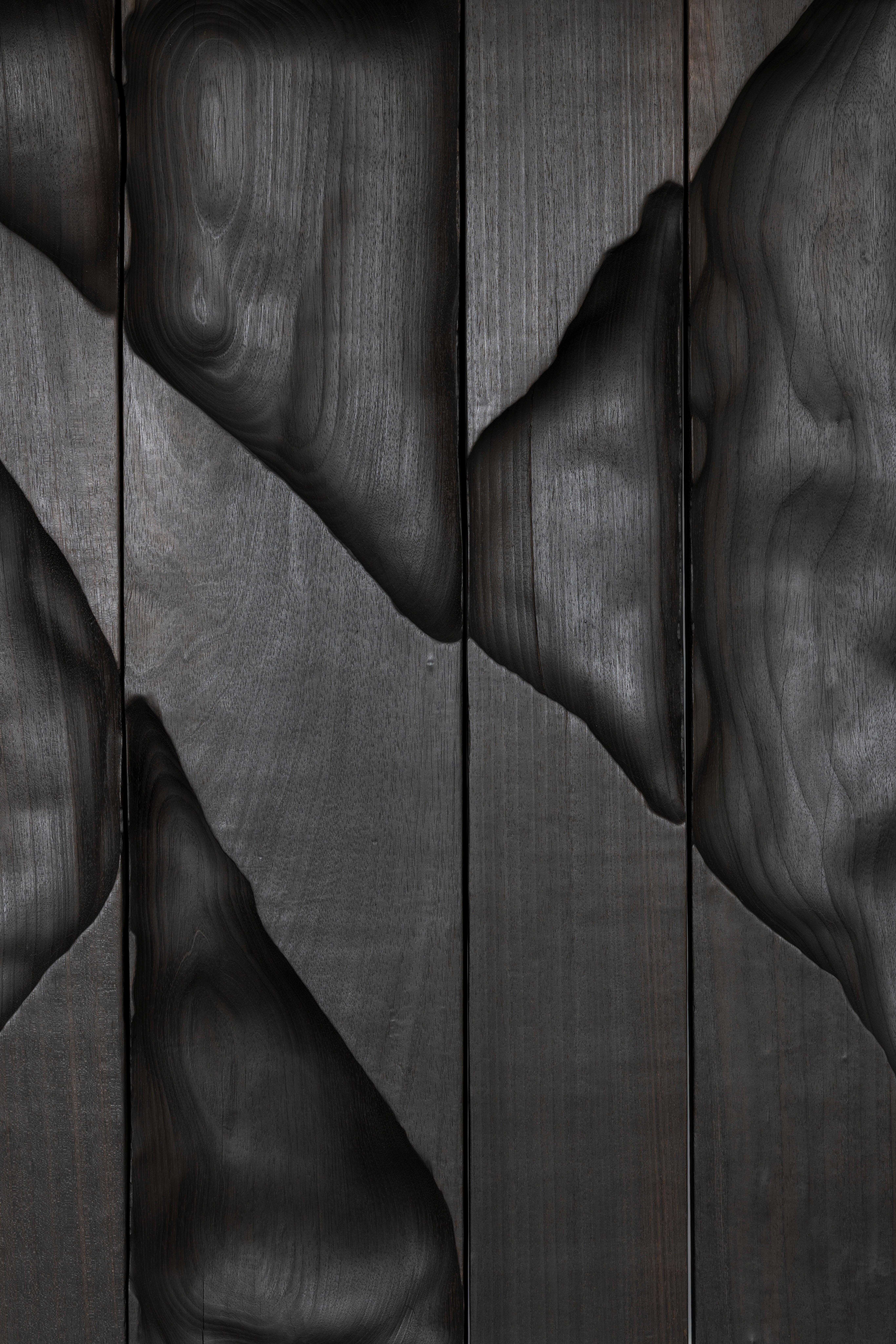 Pièce murale contemporaine en bois tendre brûlé Ukiyo 032 par Katrien Doms en vente 11