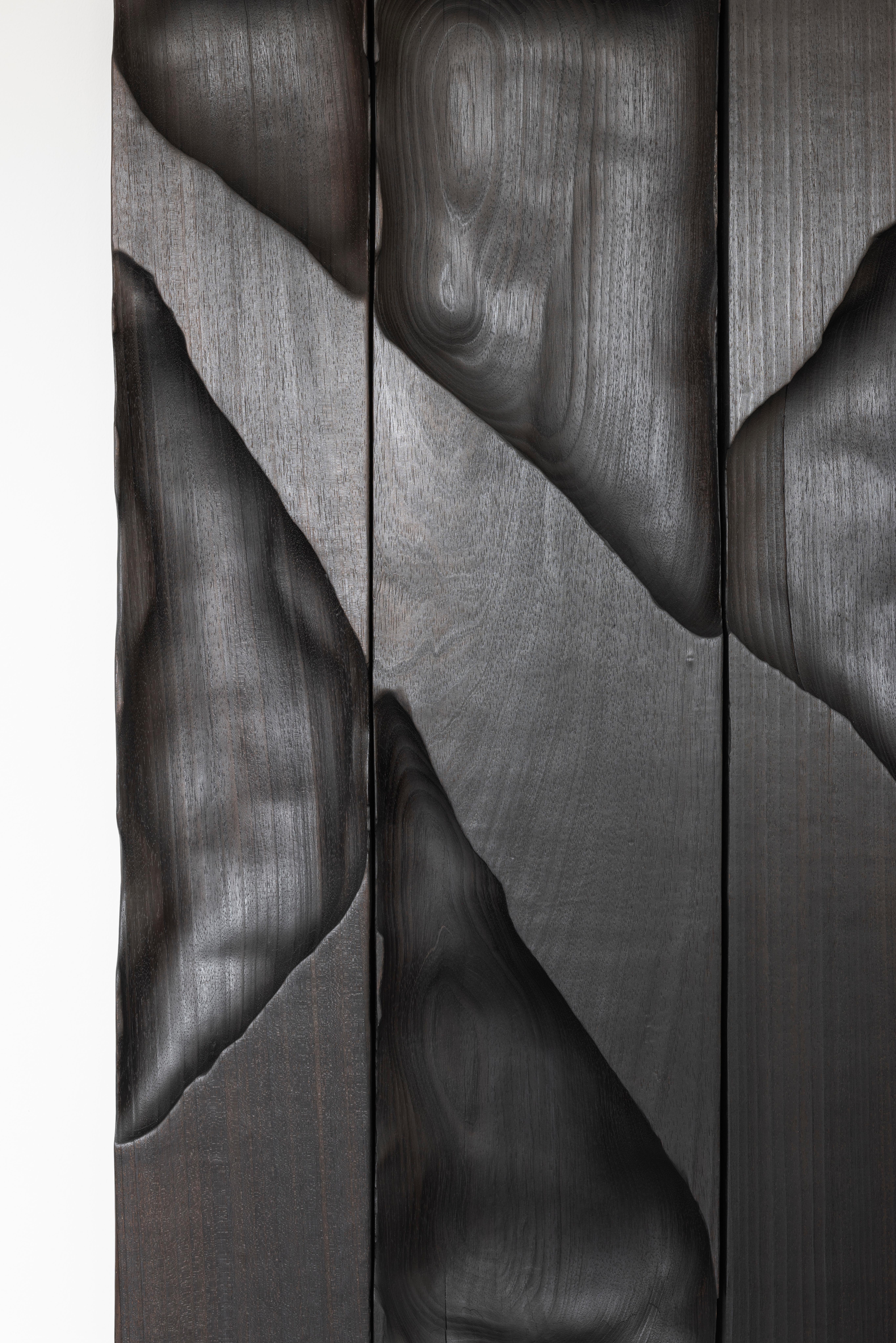 XXIe siècle et contemporain Pièce murale contemporaine en bois tendre brûlé Ukiyo 032 par Katrien Doms en vente