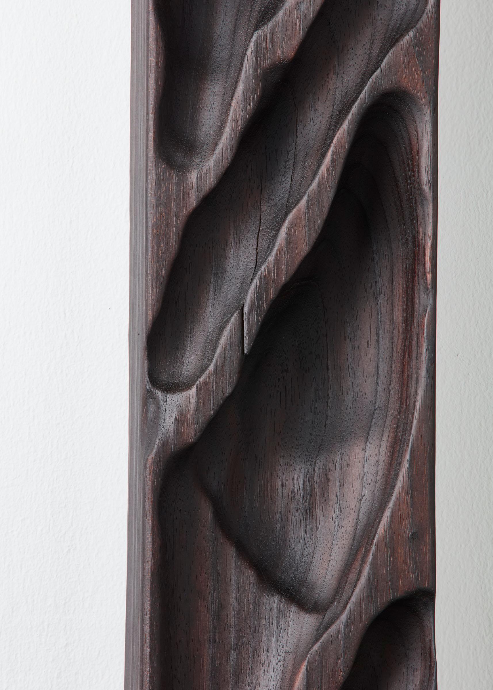 Zeitgenössisches gebranntes weiches holz Wild Child by Katrien Doms (Handgeschnitzt) im Angebot