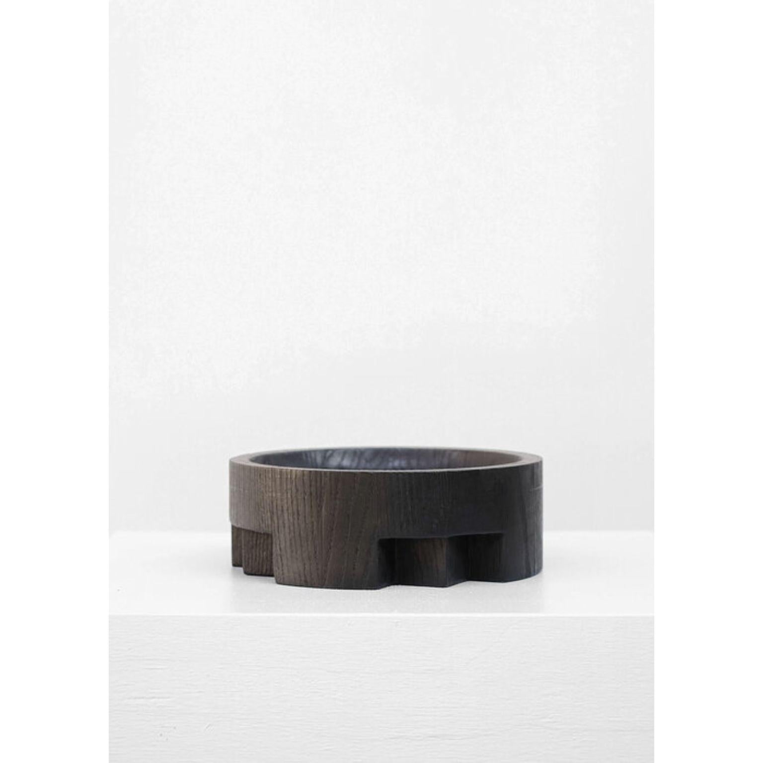 Disk tray small black by Arno Declercq
Dimensions: D 27 x W 27 x H 9 cm
Meterials: Burned and waxed oak
Signed by Arno Declercq

Arno Declercq
Belgian designer and art dealer who makes bespoke objects with passion for design, atmosphere, history and
