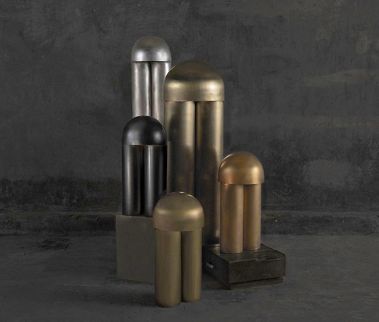 Lámpara de pie contemporánea esculpida en latón quemado, Monolith by Paul Matter Latón en venta