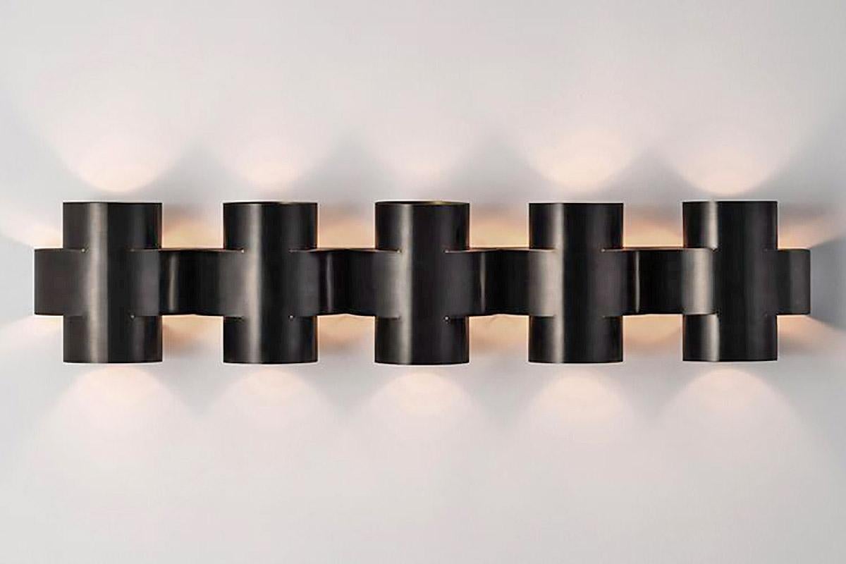 Aplique de pared contemporáneo de latón quemado, aplique Plus Five de Paul Matter

La serie PLUS es una nueva gama de apliques de Paul Matter que presentan una forma sencilla en disposiciones singulares y repetitivas. Un plus tridimensional se forma