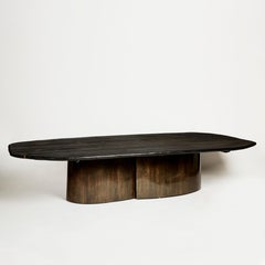 Table de salle à manger contemporaine avec plateau en Wood Wood brûlé et base en laiton par Erwan Boulloud