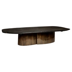 Table de salle à manger contemporaine avec plateau en Wood Wood brûlé et base en laiton par Erwan Boulloud
