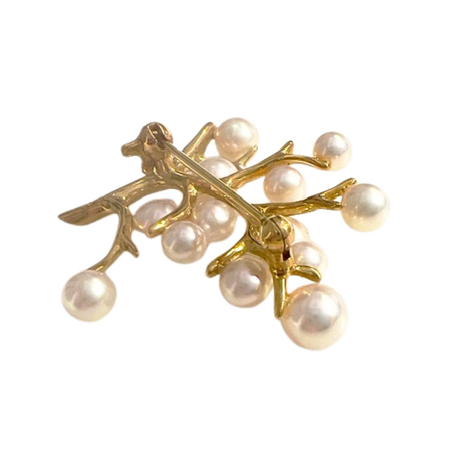 Women's Contemporary Bush-Style with Pearl Gold Brooch For Sale