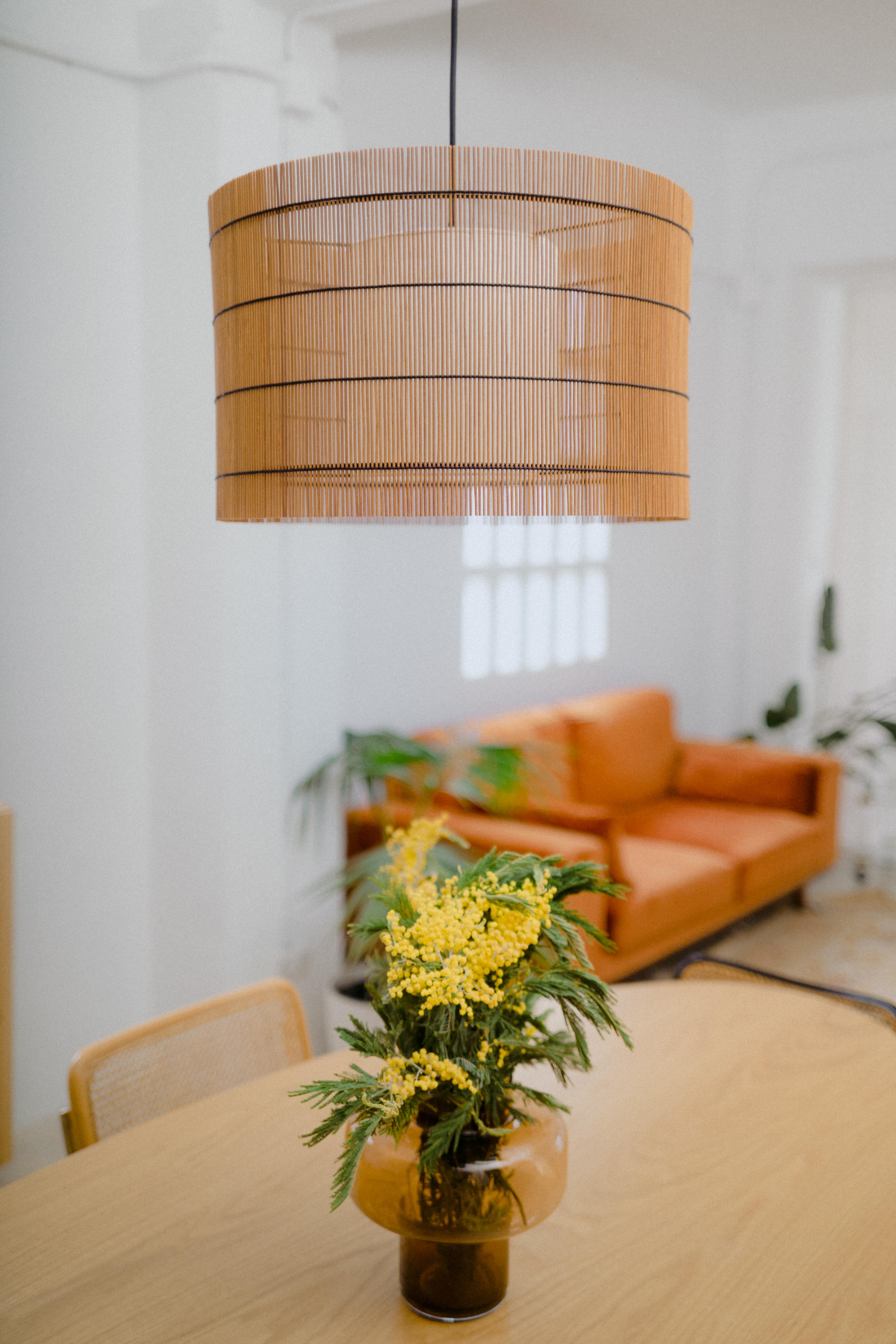 Moderne Lampe à suspension contemporaine faite à la main, en cerisier et bambou, par Mediterranean Objects en vente