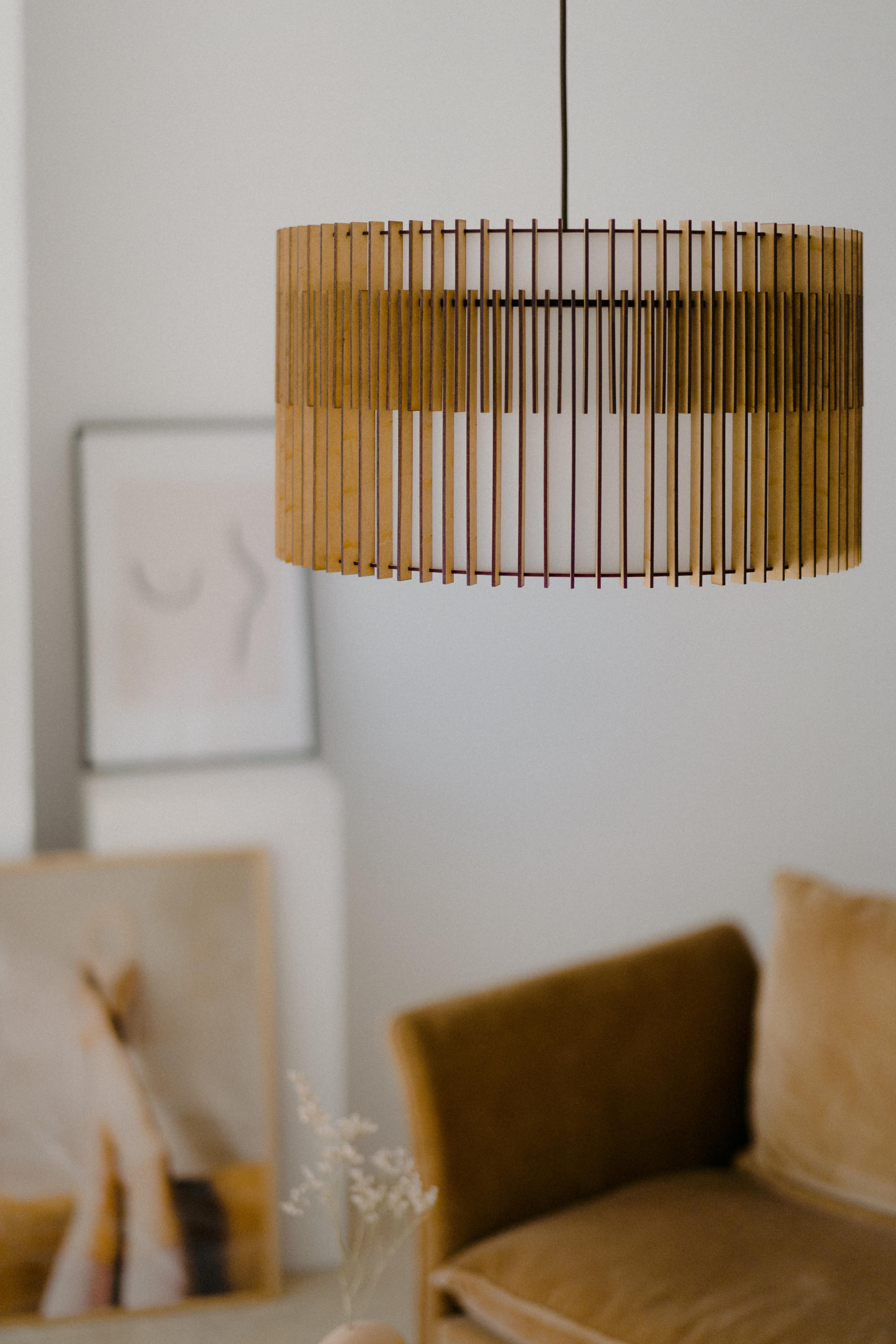 Moderne Lampe à suspension contemporaine faite à la main, bois naturel MDF, par Mediterranean Objects en vente