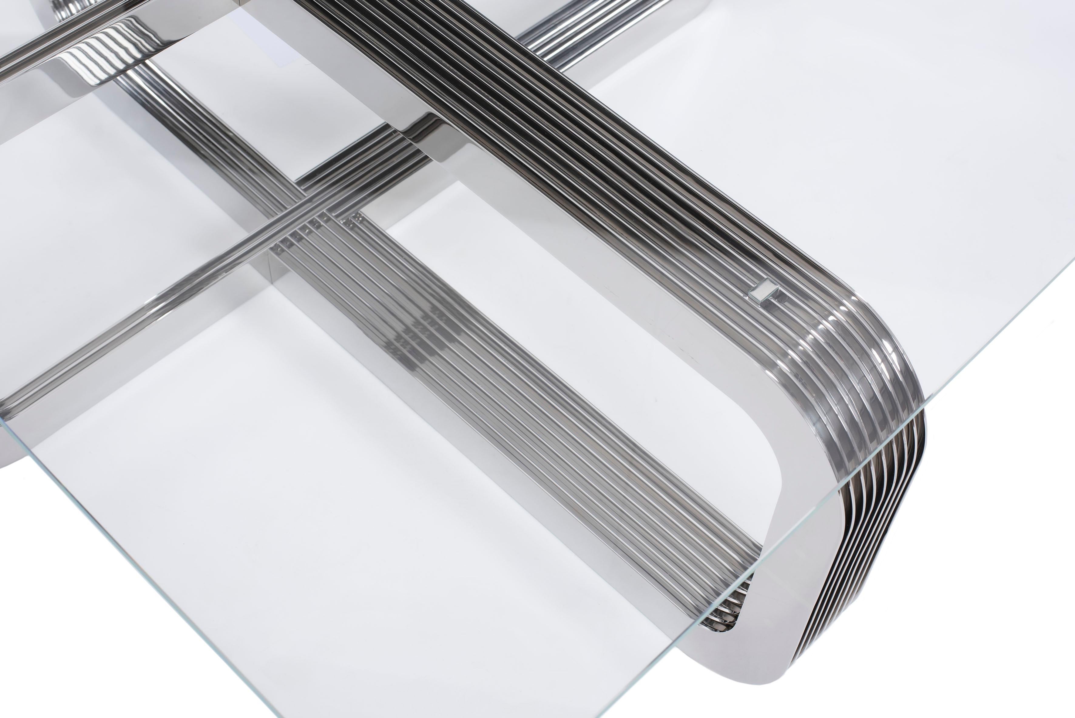 Portugais Table basse contemporaine en verre et chrome, fabriquée à la main par Ebb & Flow en vente