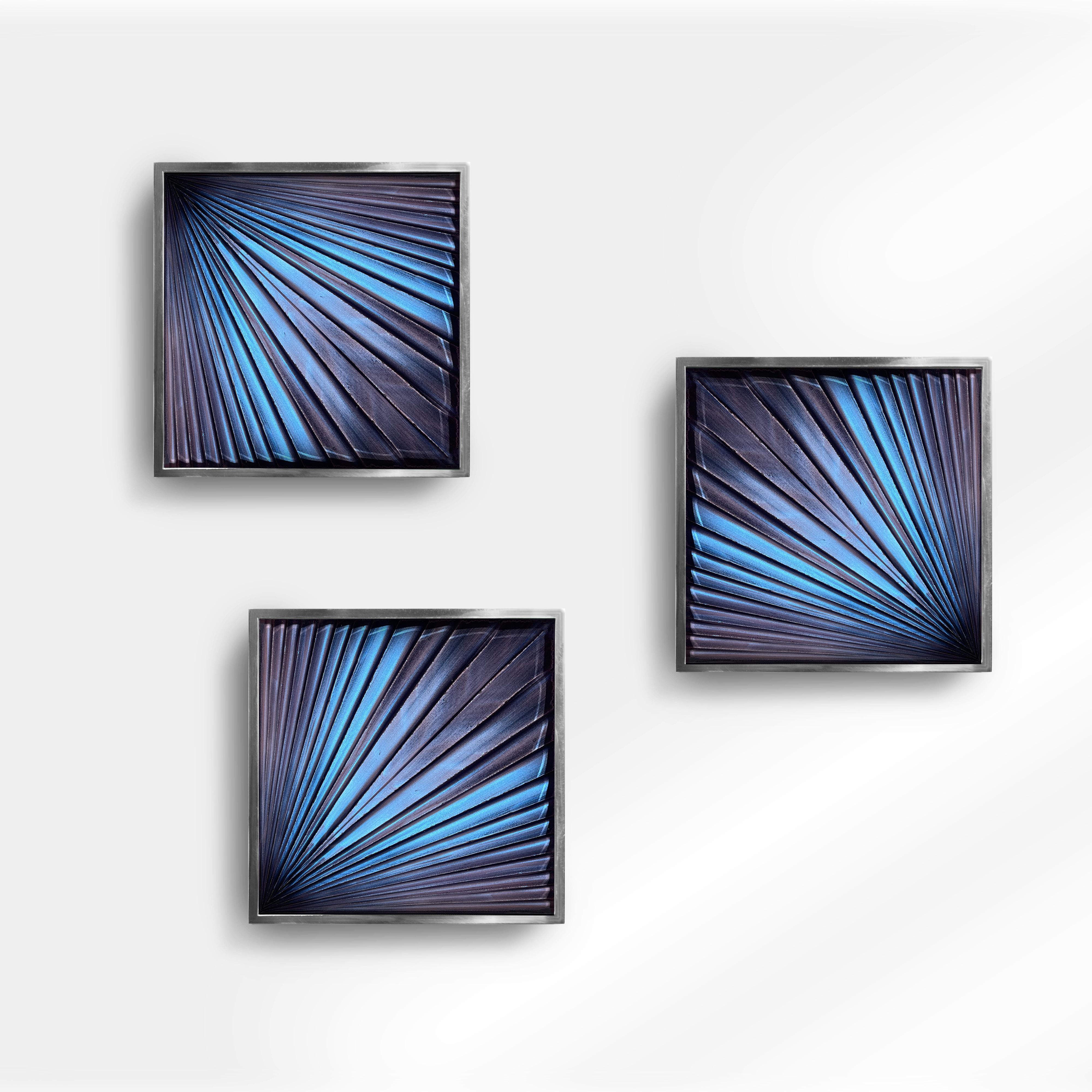 Fait main Applique contemporaine « Square » irisée  Cristal bleu et laiton de Ghir Studio en vente