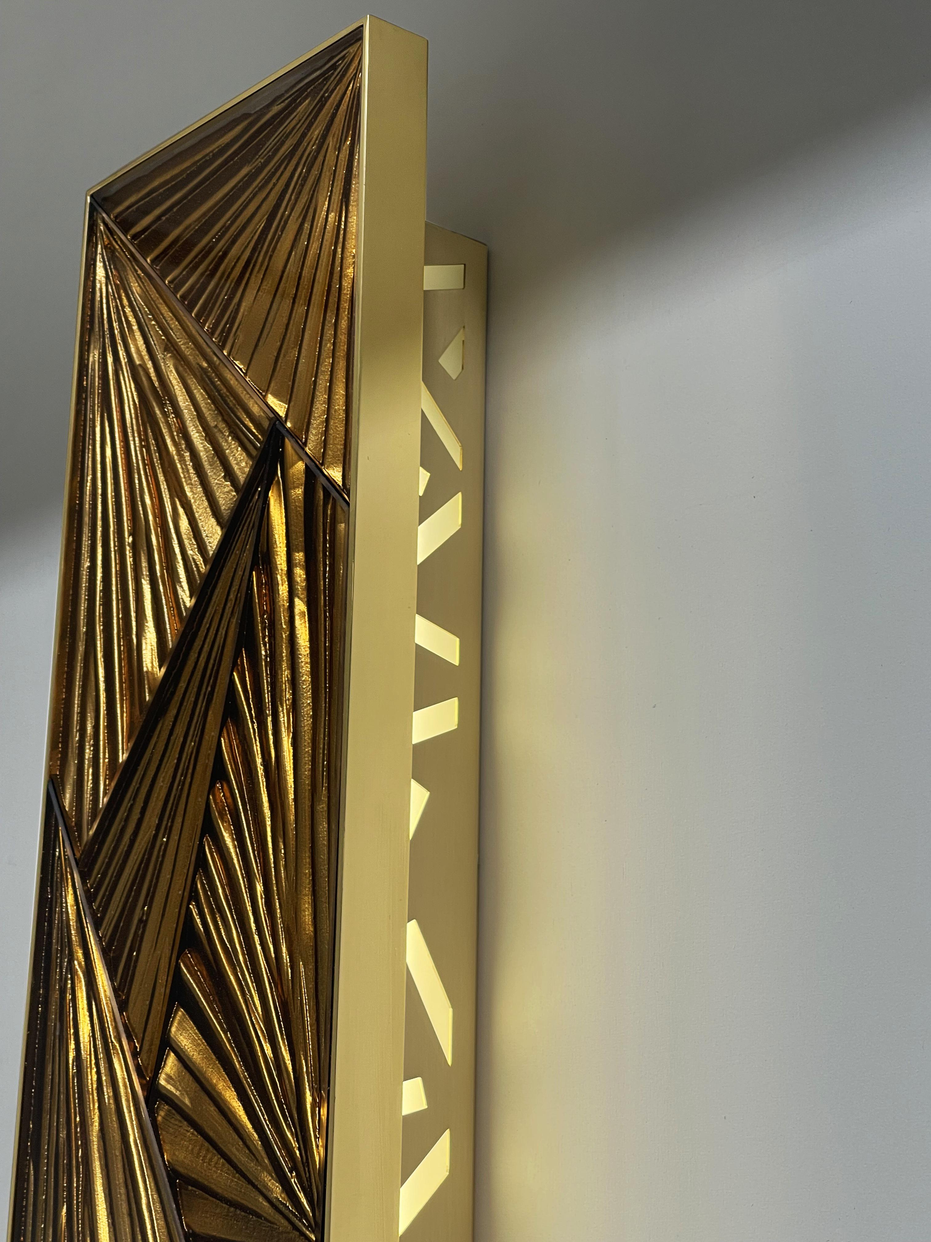 Modern Contemporary Amber Wall Sconce Handcarved Glass, Brass and Gold by Ghirò Studio For Sale