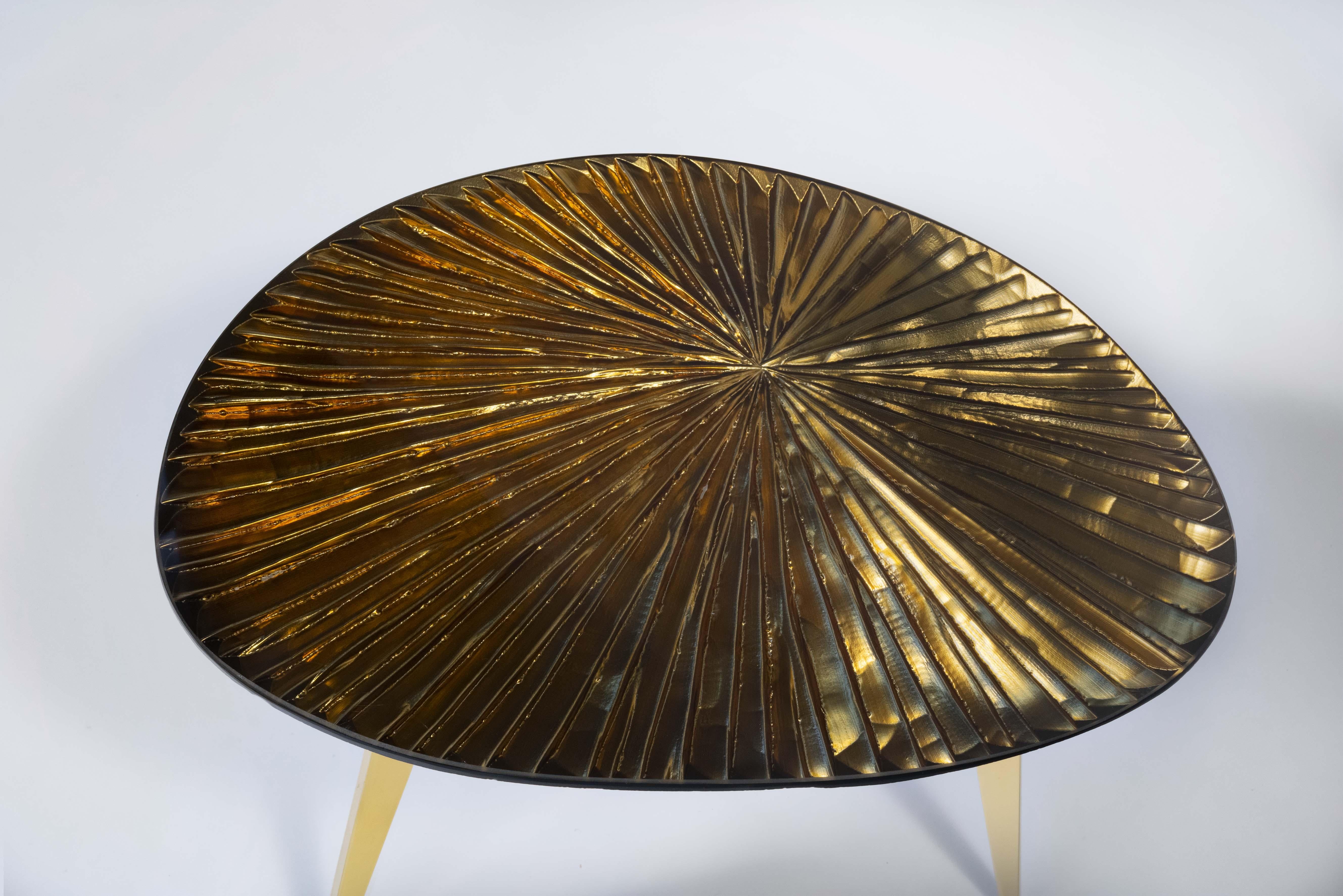 XXIe siècle et contemporain Table basse contemporaine 'Ambra' Cristal ambré et laiton par Ghirò Studio en vente