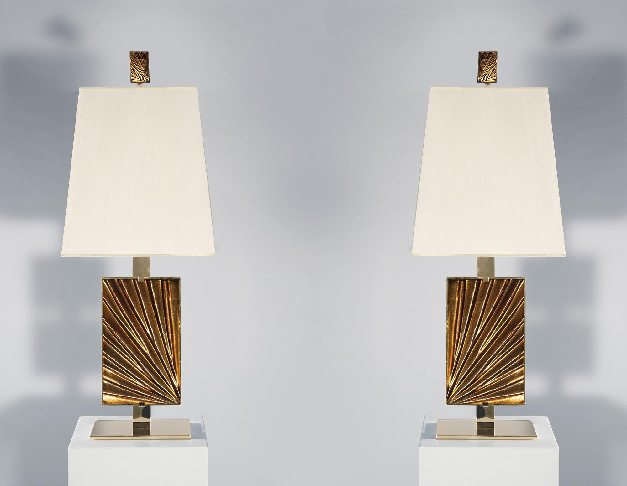 2021 'Ambra' Collection of table lamps by Ghirò Studio (Milan).
The 'Ambra' lamps are not just a table lamps. Sober, fine and elegant even when off, this set is ideal for adding a touch of color to the bedroom or any other environment.
The structure