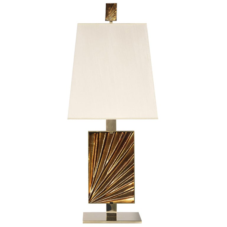 Zeitgenössische Tischlampe „Ambra“ aus Bernsteinkristall, Messing und Gold  von Ghir Studio im Angebot bei 1stDibs