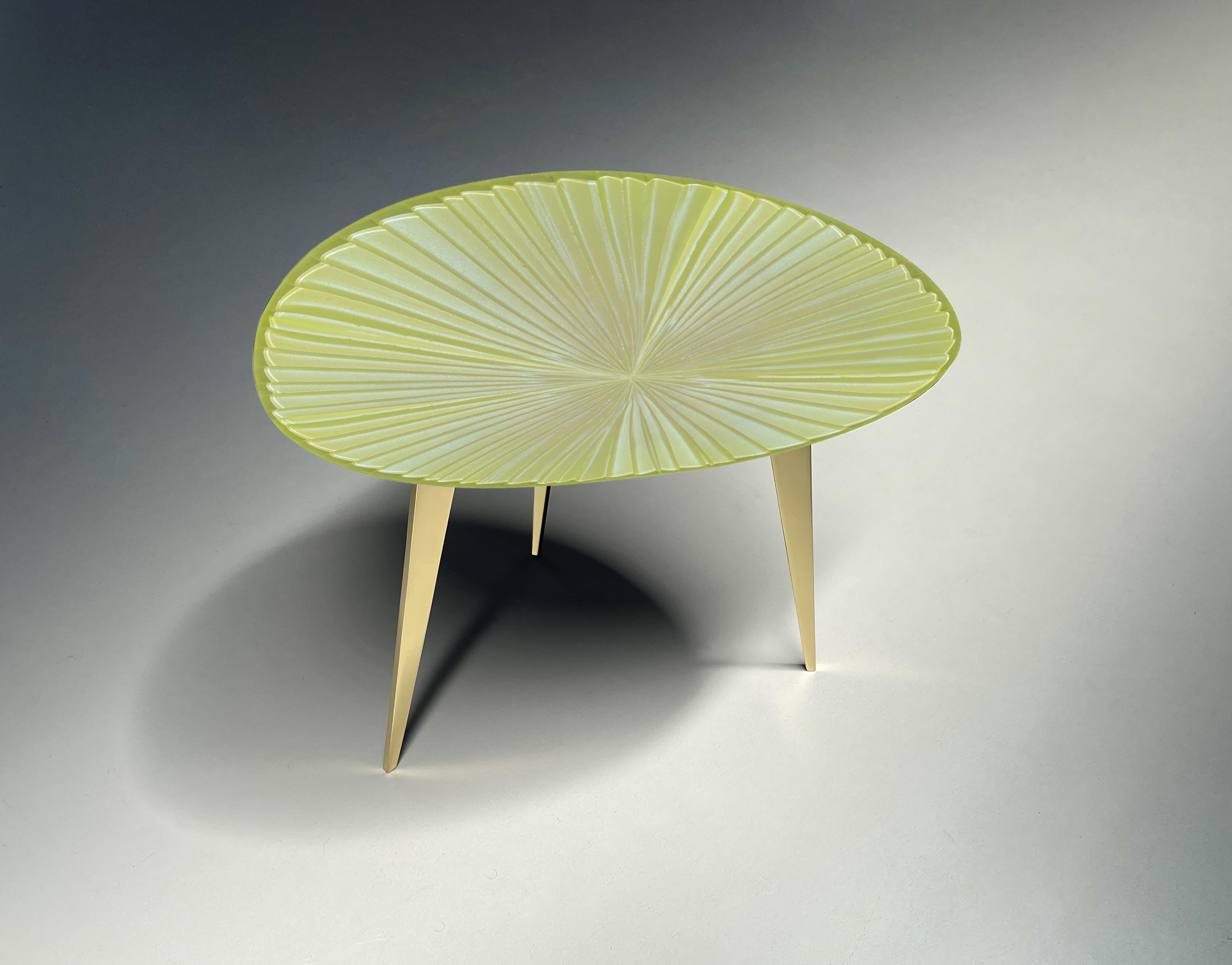 
'Fluo' is a original coffee table designed to enrich a living room with style, uniqueness and color.
The entire support structure is made with brass. The legs have a polished brass finish while the underplate is matt black.
The crystal top in the
