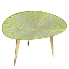 Tavolino contemporaneo 'Fluo' in cristallo giallo iridescente di Ghirò Studio