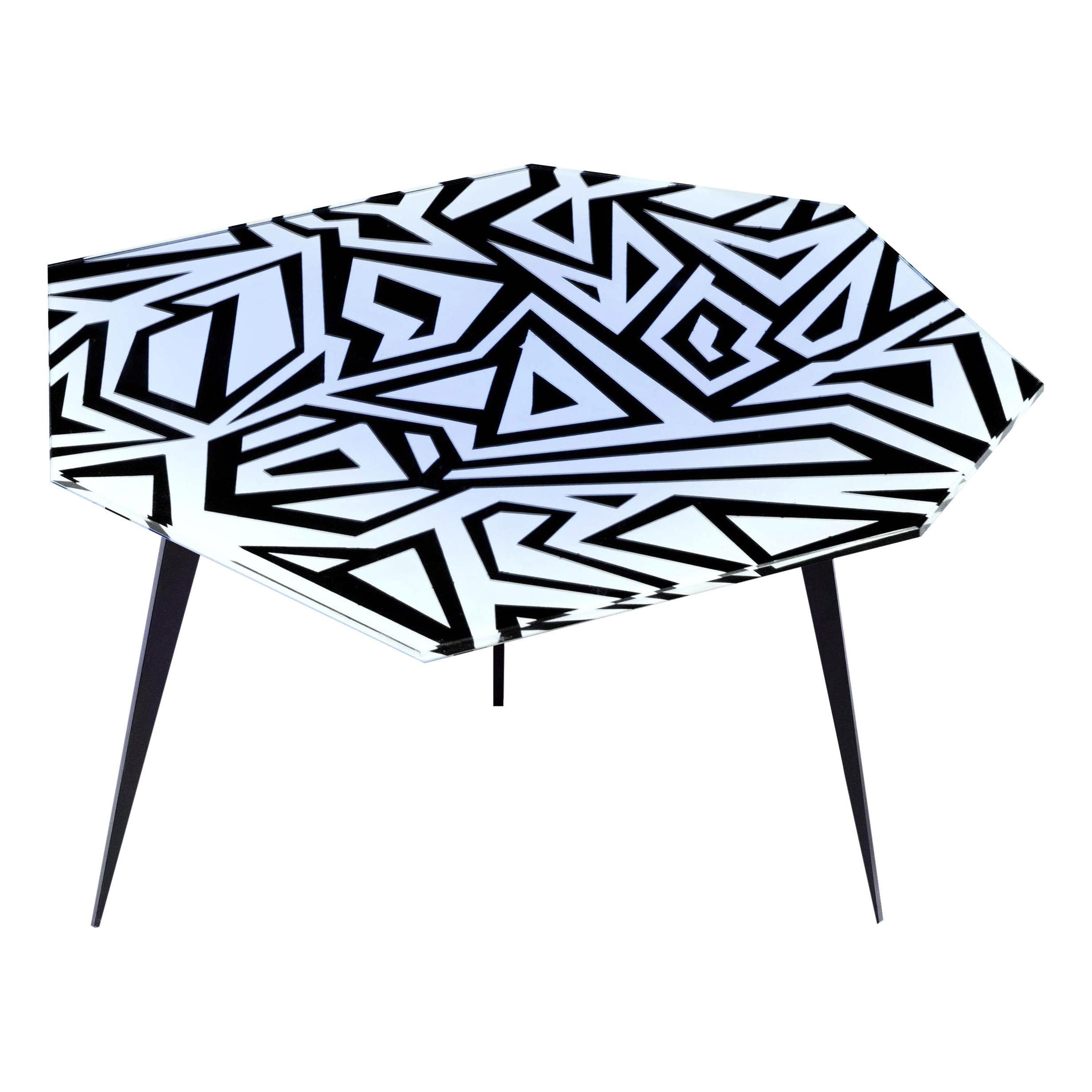 Table basse contemporaine Graffito en cristal et laiton noir de Ghir Studio
