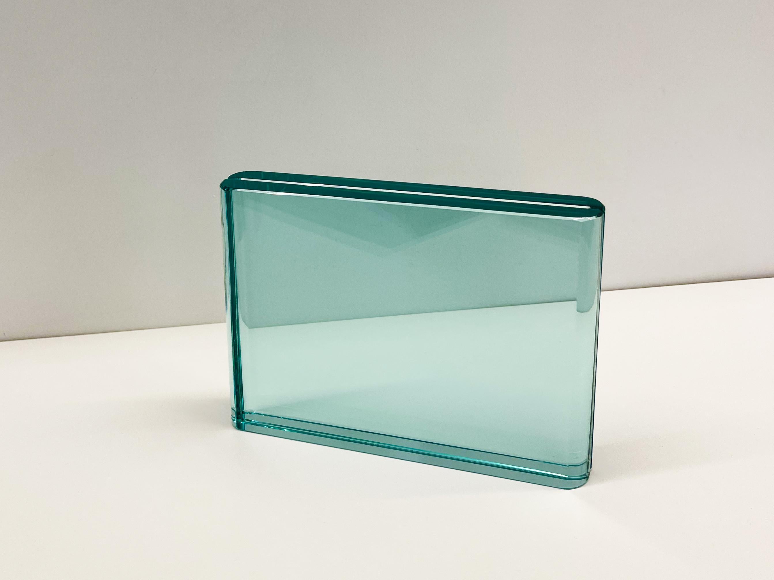 2021 Collection of picture frames by Ghirò Studio.
Picture frame of excellent workmanship and artistic quality.
The rounded edges give harmony and elegance.
The high transparency crystal has very bright aquamarine reflections. Being worked