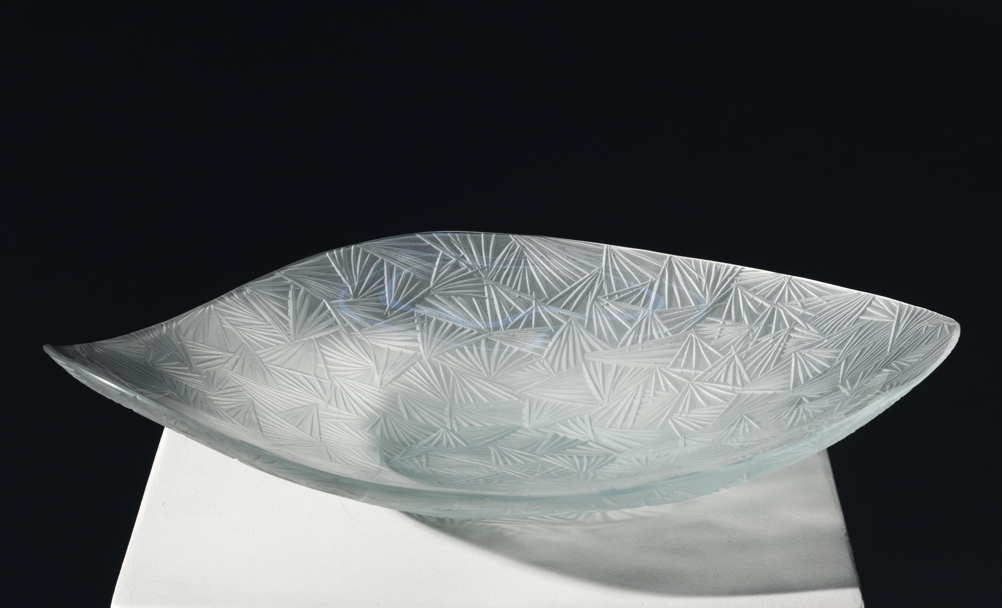 Zeitgenössische Kristallschale „Ice“ aus Satin, handgraviert, einzigartiges Stück von Ghir Studio (Moderne) im Angebot