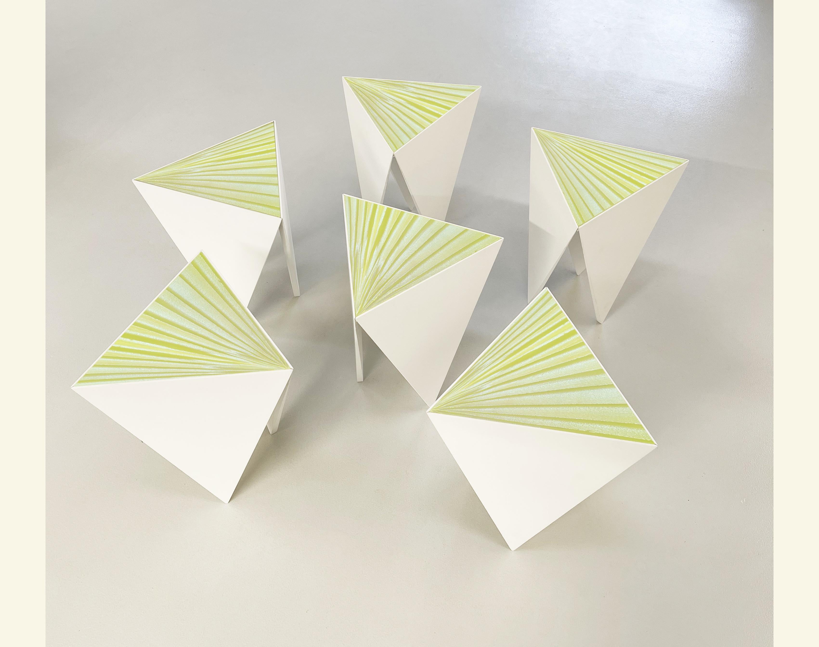 Zeitgenössischer 'Magnet'-Set aus sechs handgefertigten Couchtischen von Ghir Studio im Angebot 2