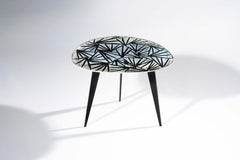 Contemporary by Ghirò Studio 'Monten' Couchtisch Schillerndes Kristall und Messing