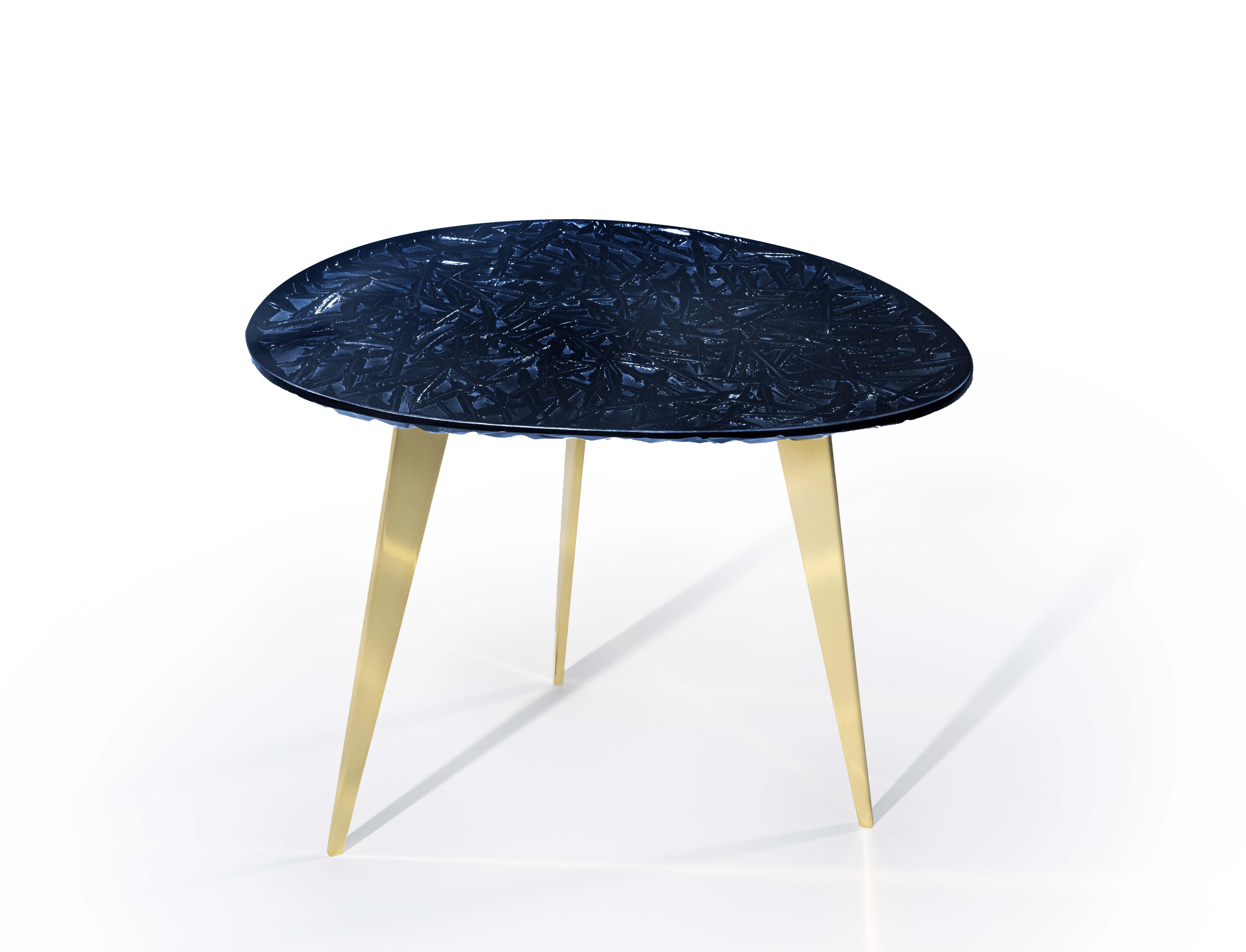 
Designed to embellish and to give authentic beauty to the environment. The entire support structure is made of brass. The under plate has a matt black finish while the three legs have a polished brass finish. The crystal top has the shape of a